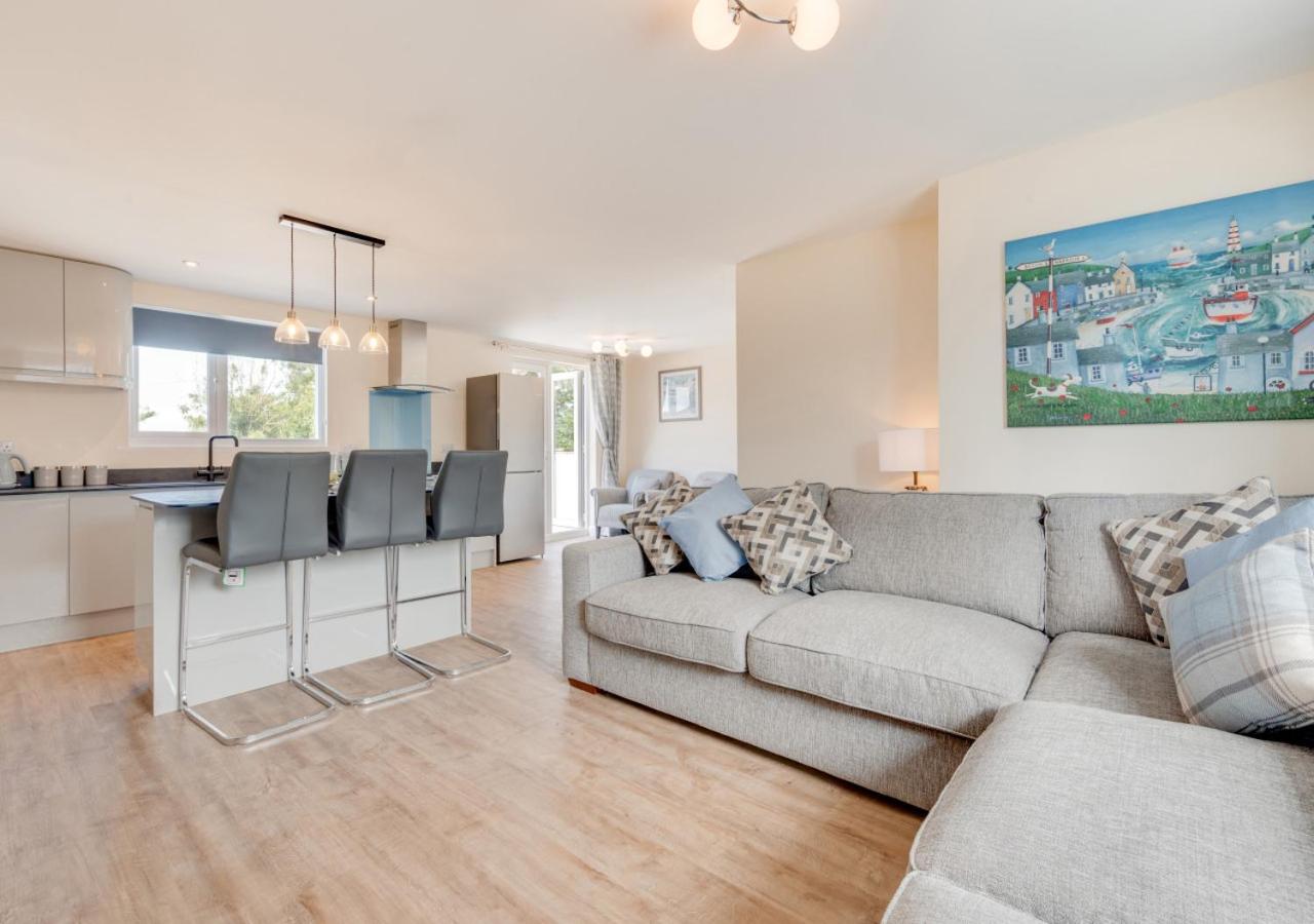 3 Bed in Higher Crackington oc-avond