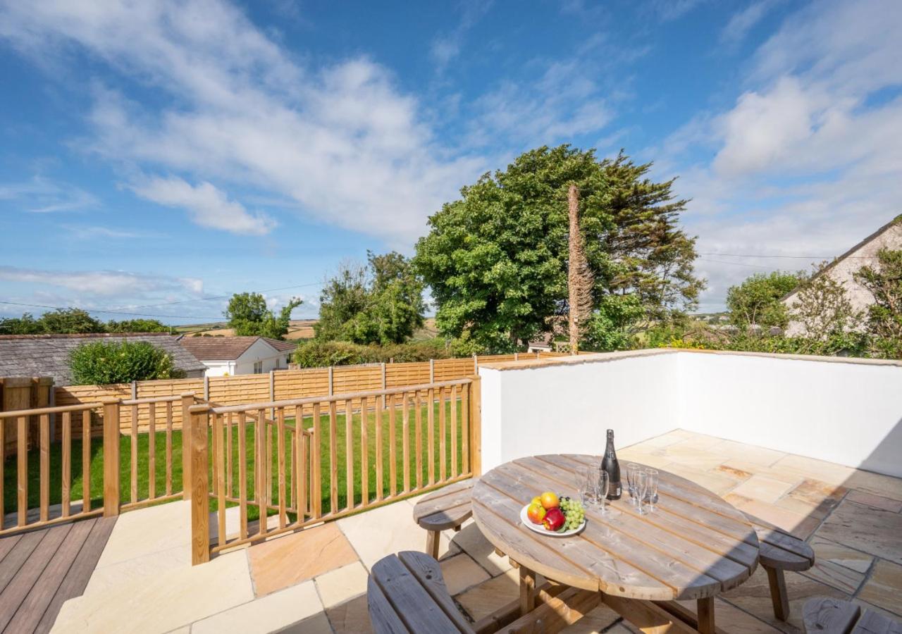 3 Bed in Higher Crackington oc-avond