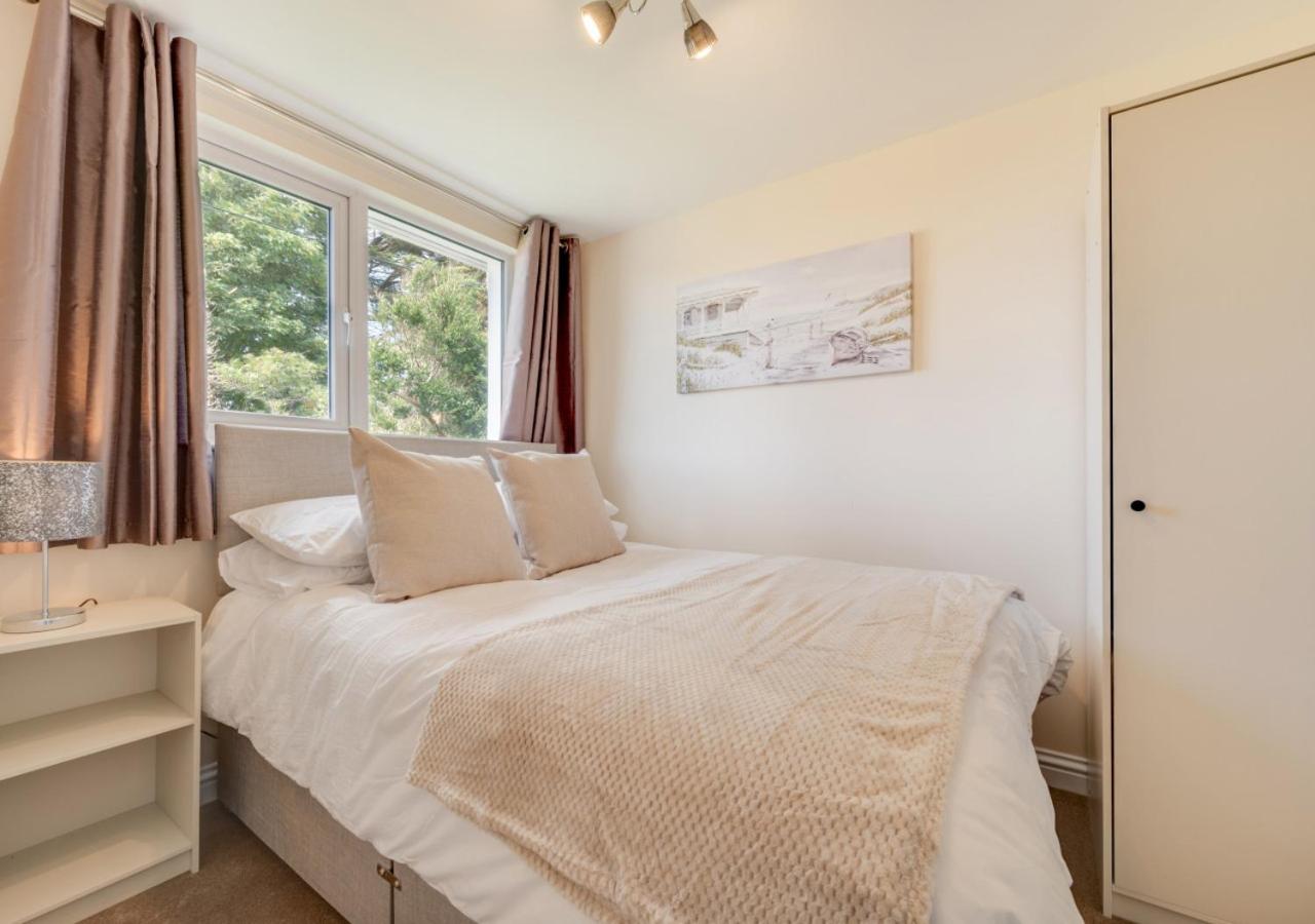 3 Bed in Higher Crackington oc-avond