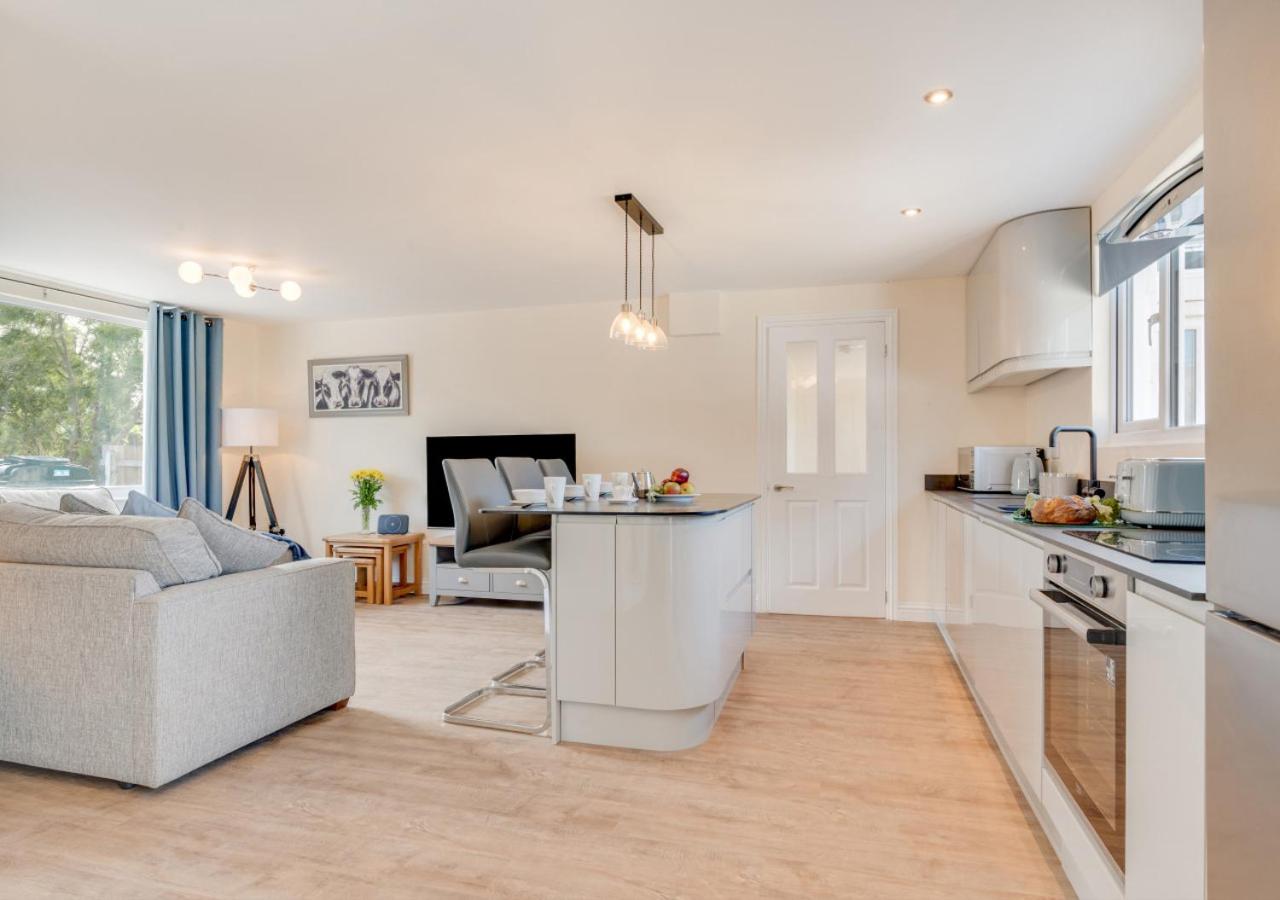 3 Bed in Higher Crackington oc-avond