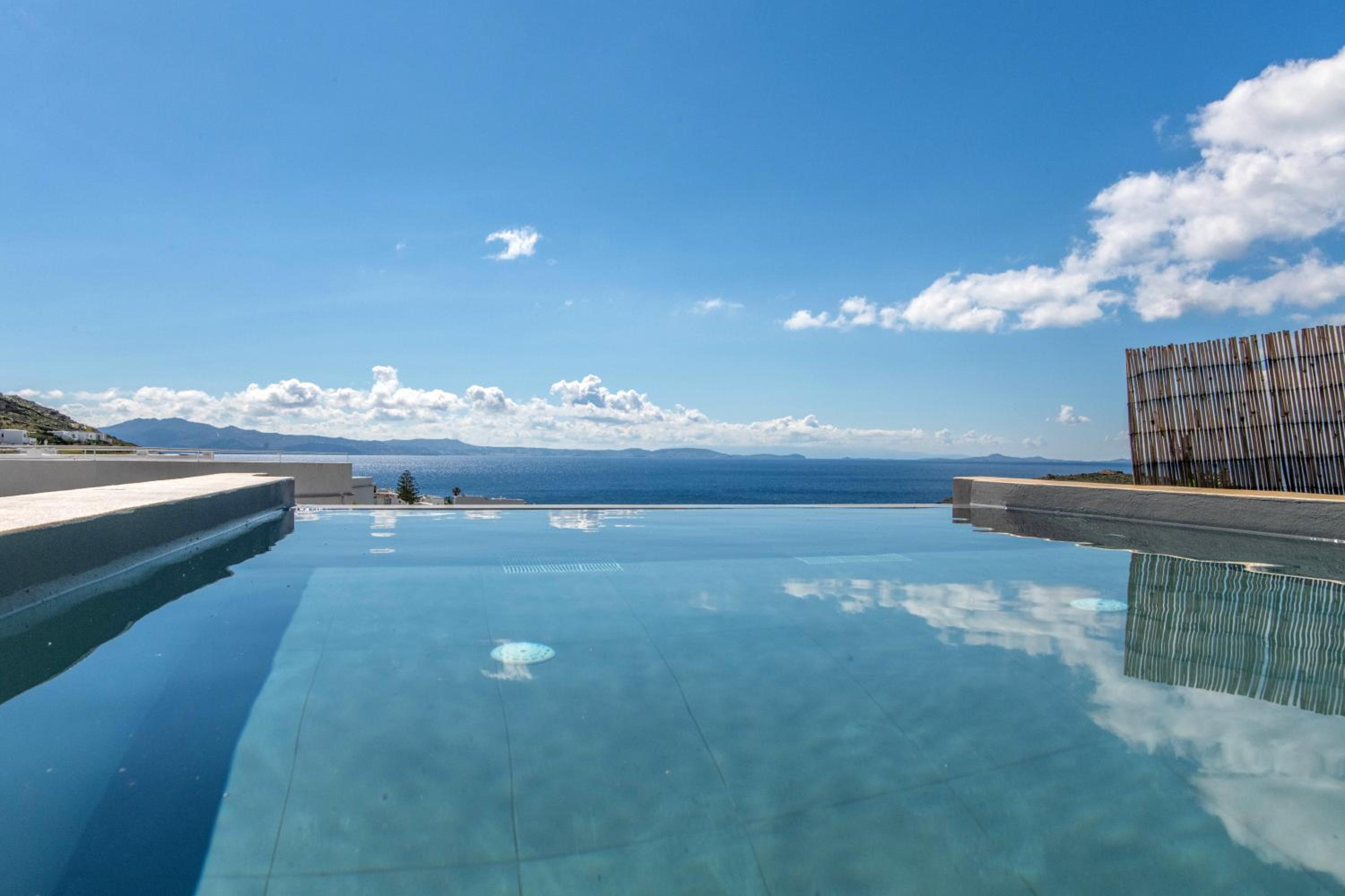 Hotel Villa with View of Agios Ioannis and Pool with Jacuzzi - Image 1