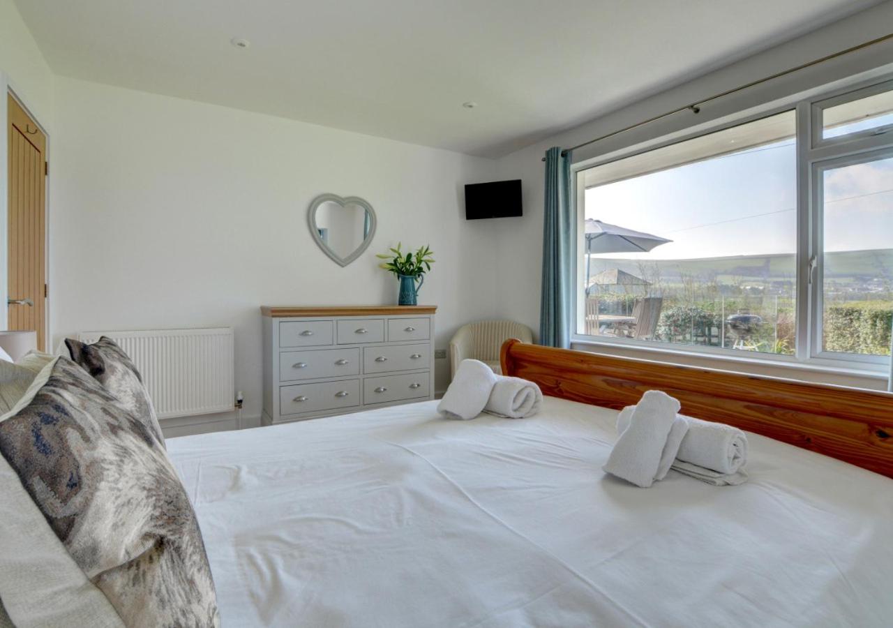 3 Bed in Croyde oc-reeds view 4