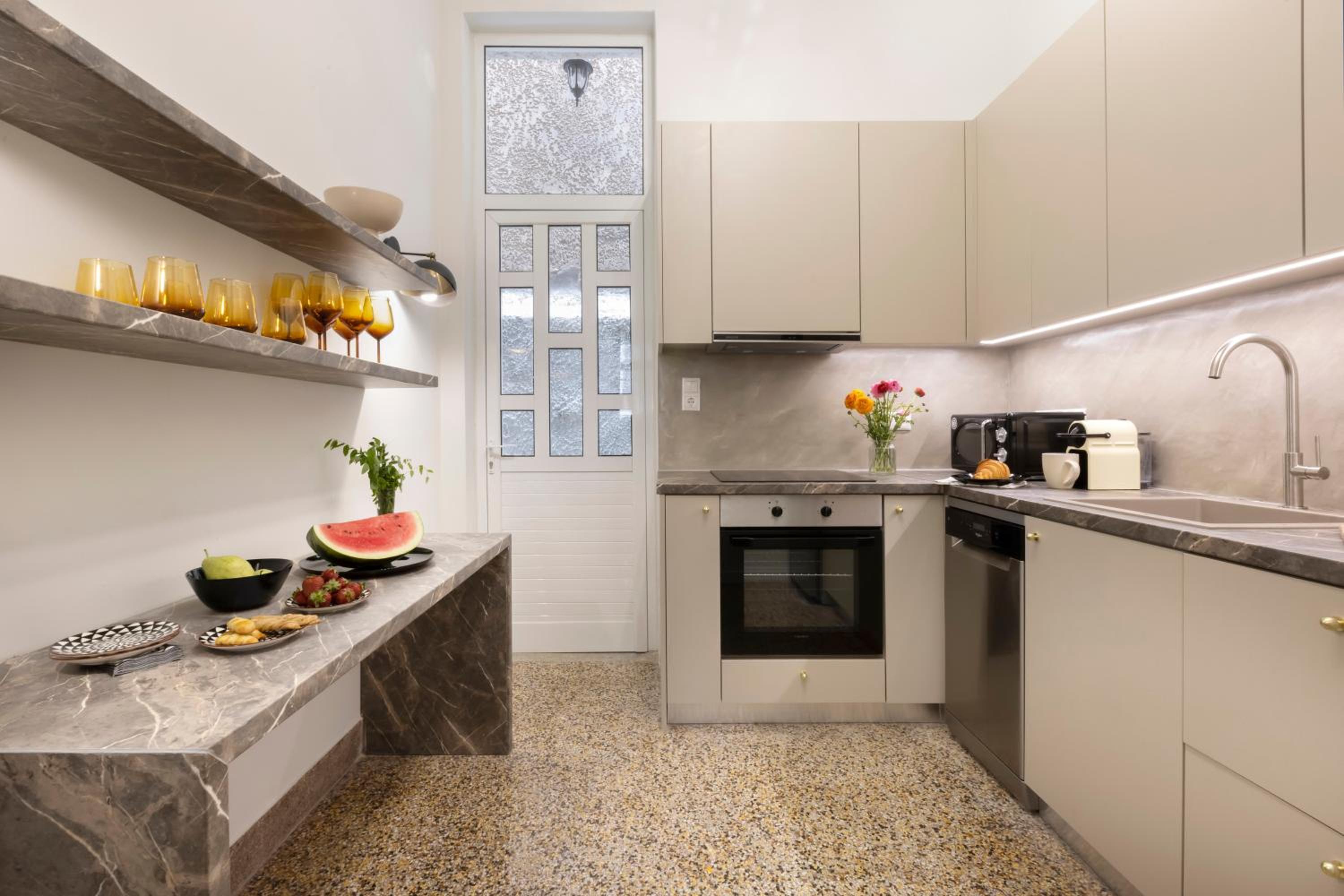 Acropolis Villa 3BR 9ppl 10 minutes Metro&Museum
