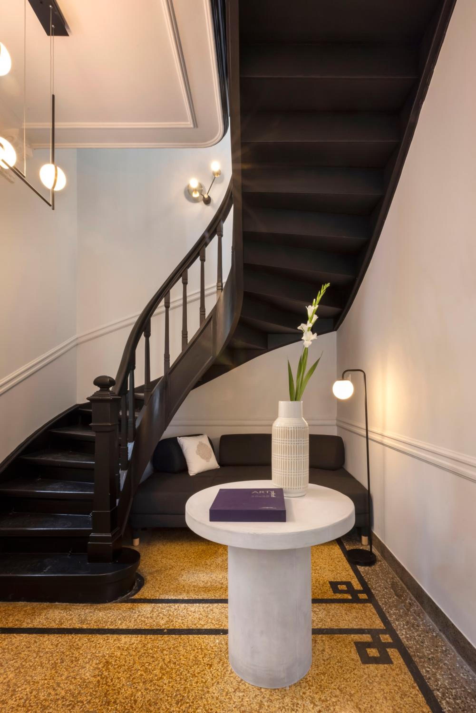 Acropolis Villa 3BR 9ppl 10 minutes Metro&Museum