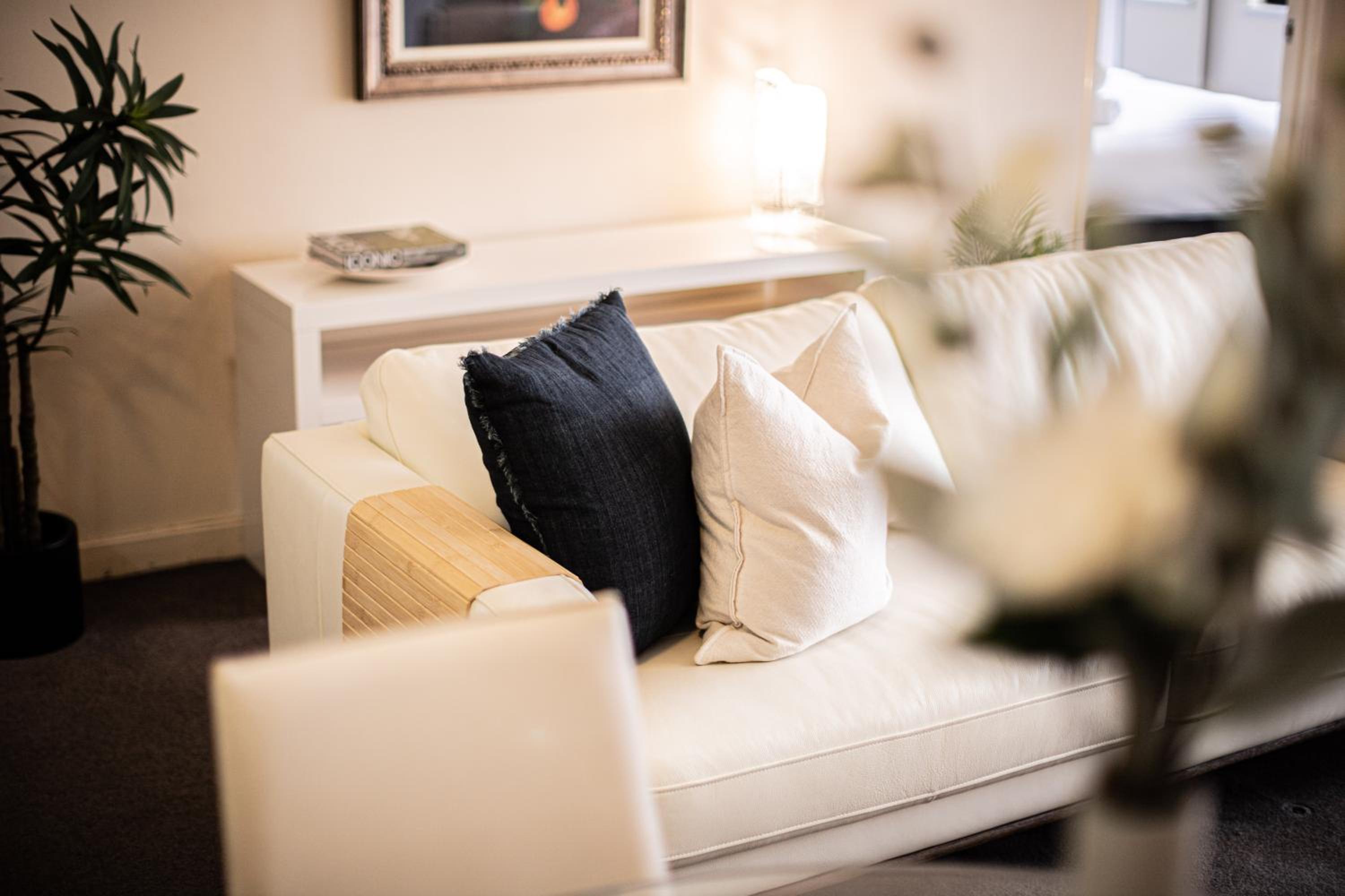 Prime 2BR Suite on Mounts Bay Road