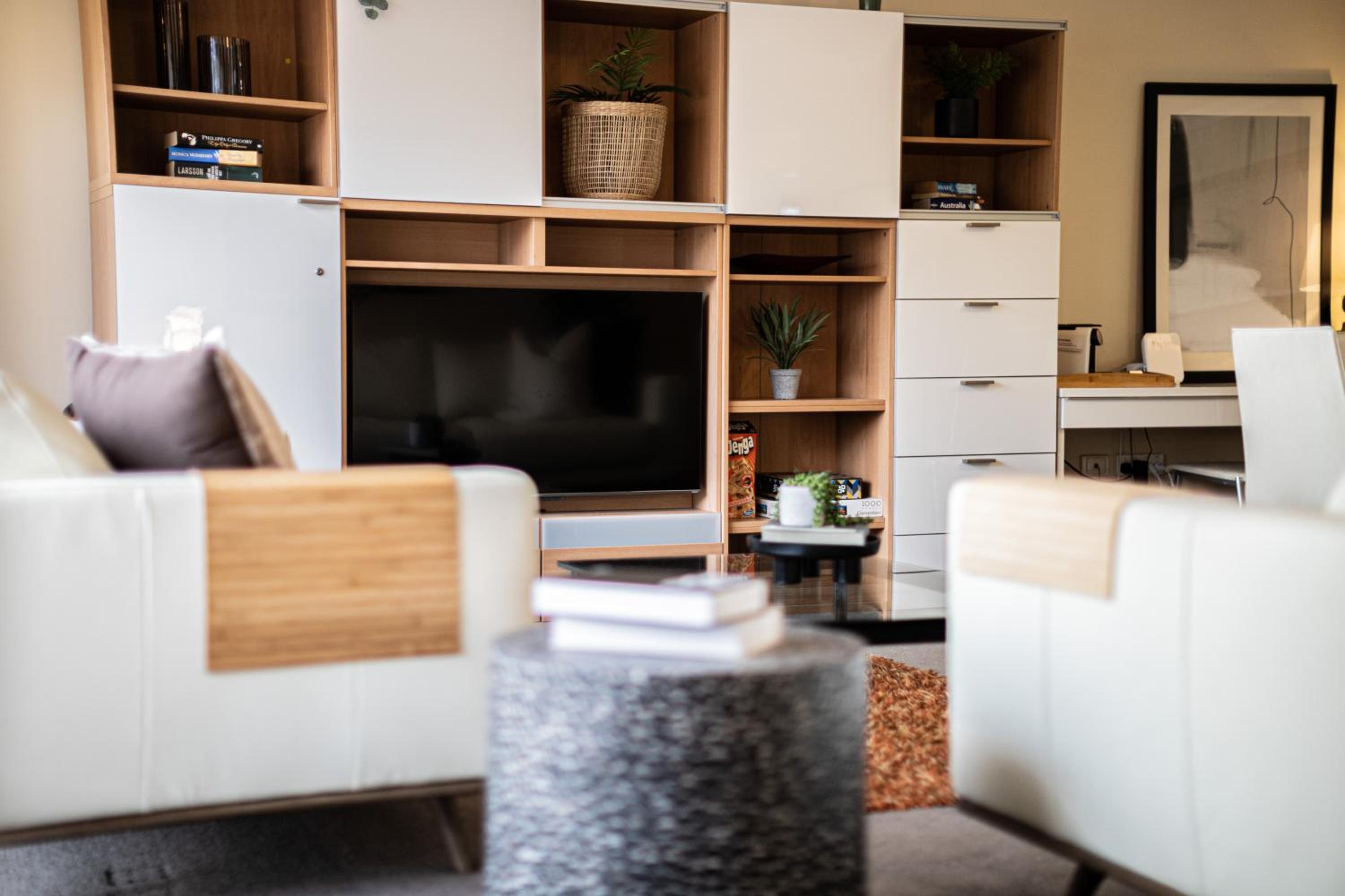 Prime 2BR Suite on Mounts Bay Road