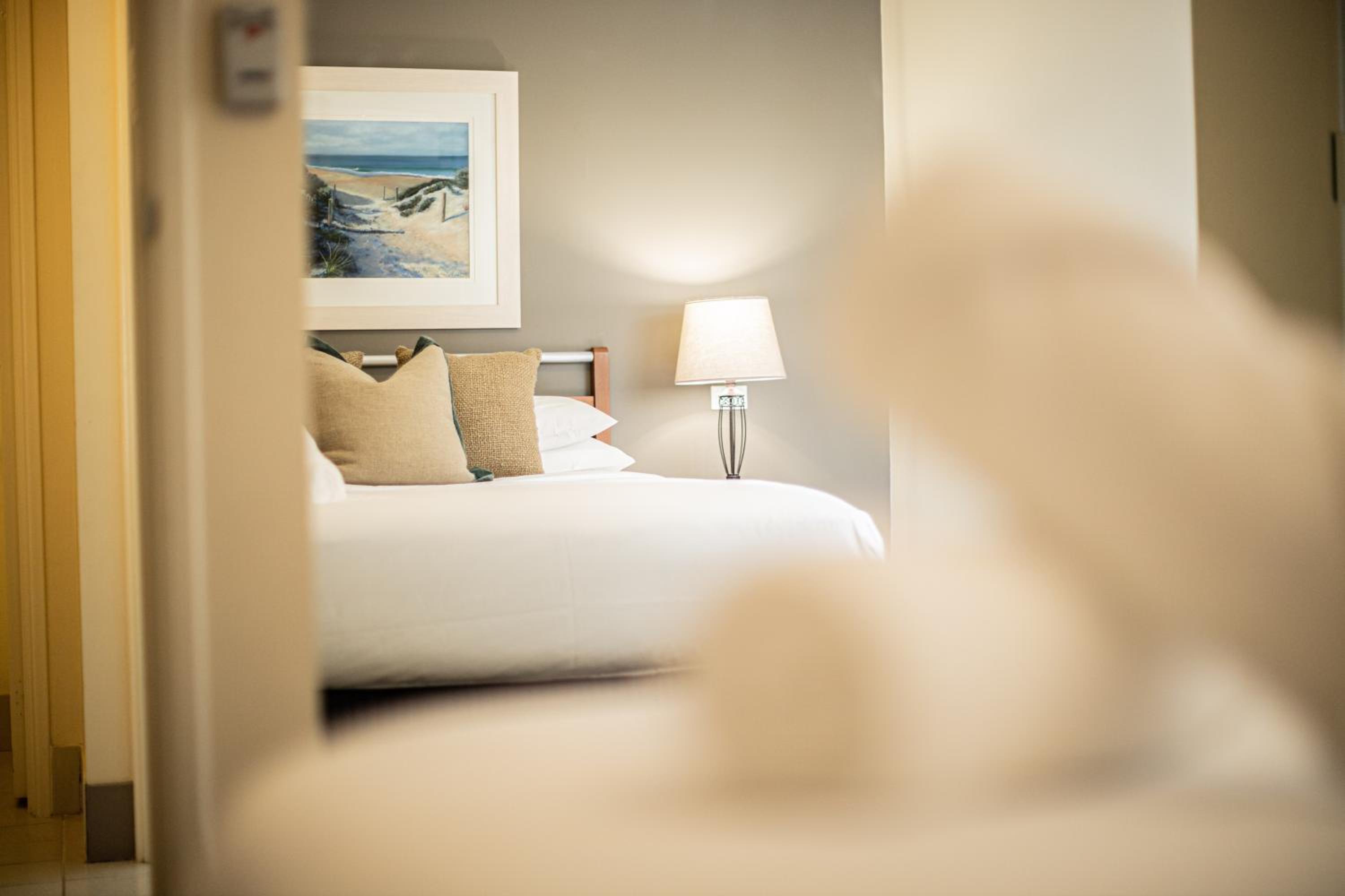 Prime 2BR Suite on Mounts Bay Road