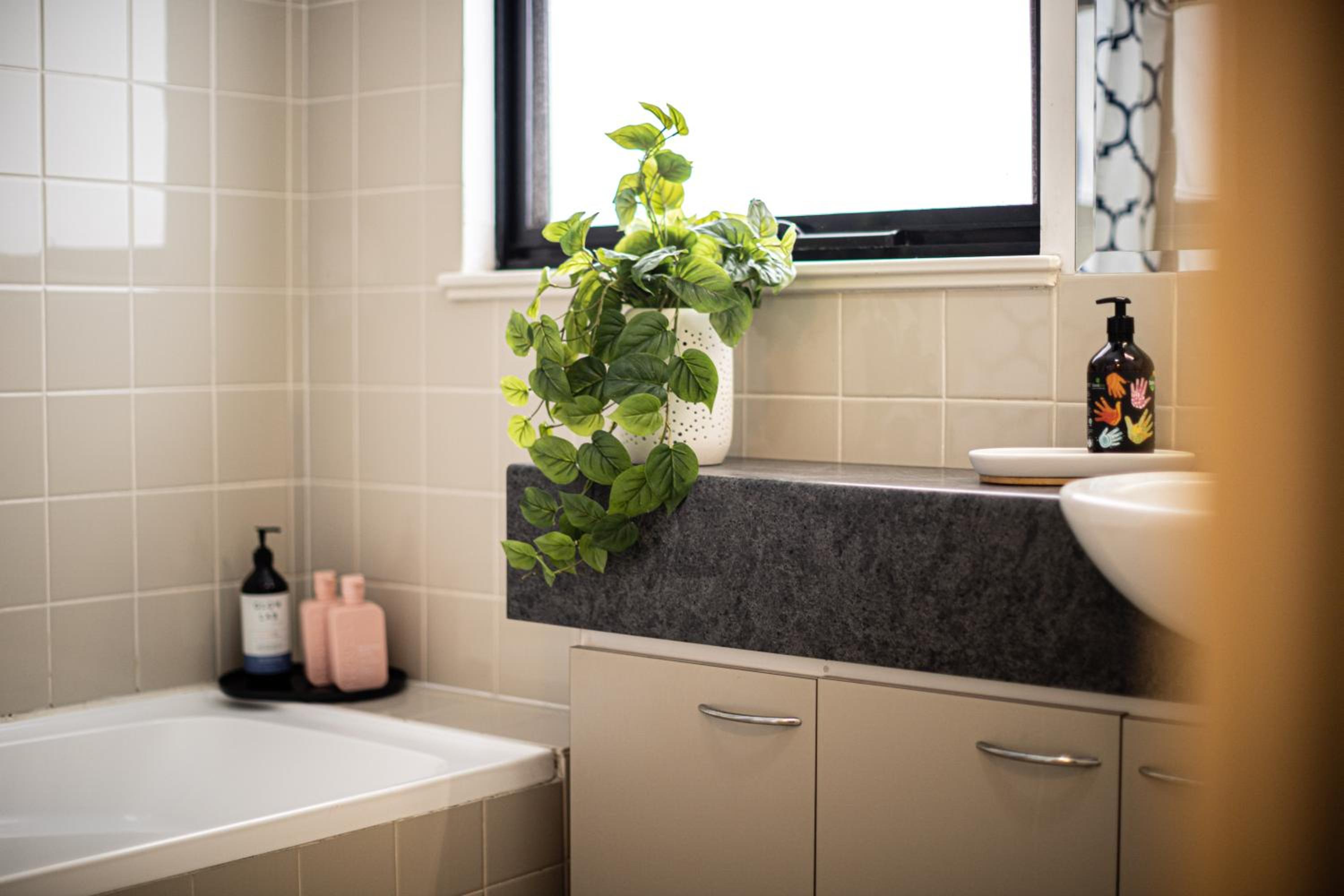 Prime 2BR Suite on Mounts Bay Road