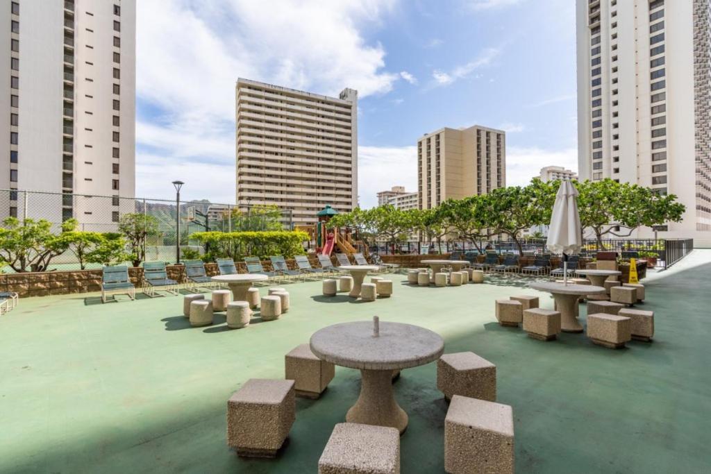 Waikiki Banyan Wocean Views Free Parking view 2