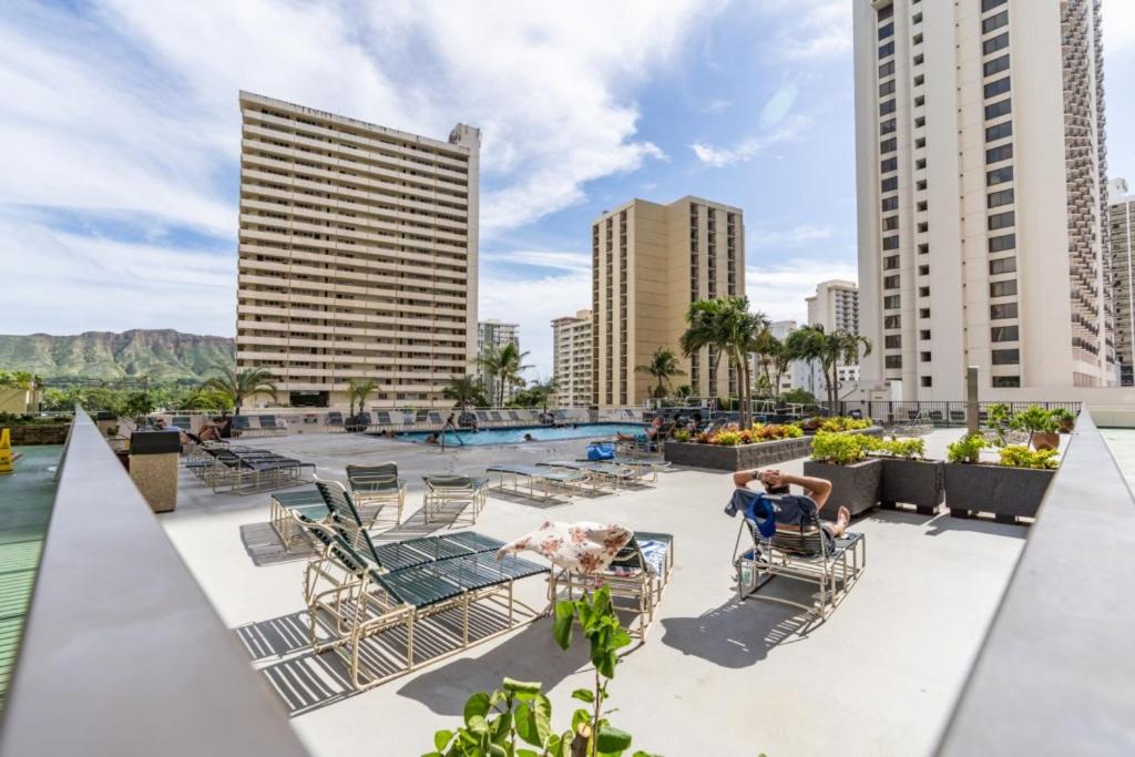 Waikiki Banyan Wocean Views Free Parking view 4