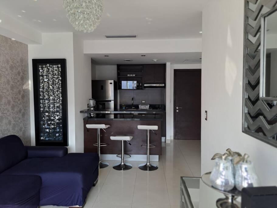 PLATINO SUITE CON PISCINA, GIMNASIO Y PARQUEO