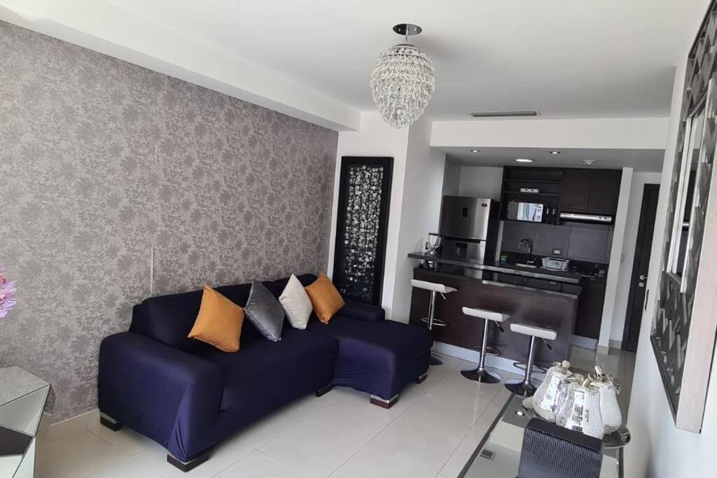 PLATINO SUITE CON PISCINA, GIMNASIO Y PARQUEO