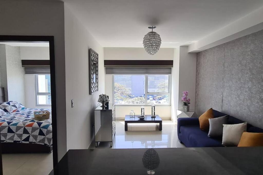 PLATINO SUITE CON PISCINA, GIMNASIO Y PARQUEO