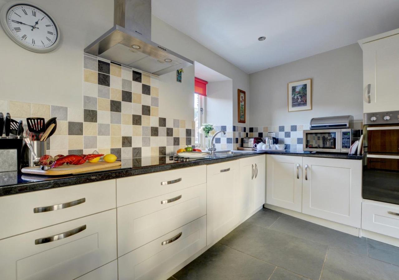 4 Bed in Lynton oc-stably view 3