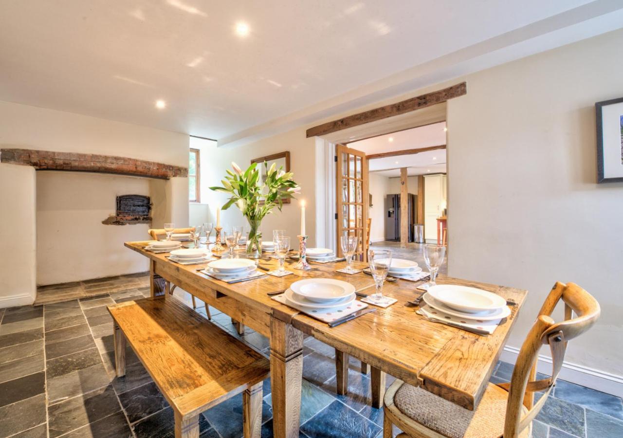 5 Bed in Middle Marwood oc-stepps view 4