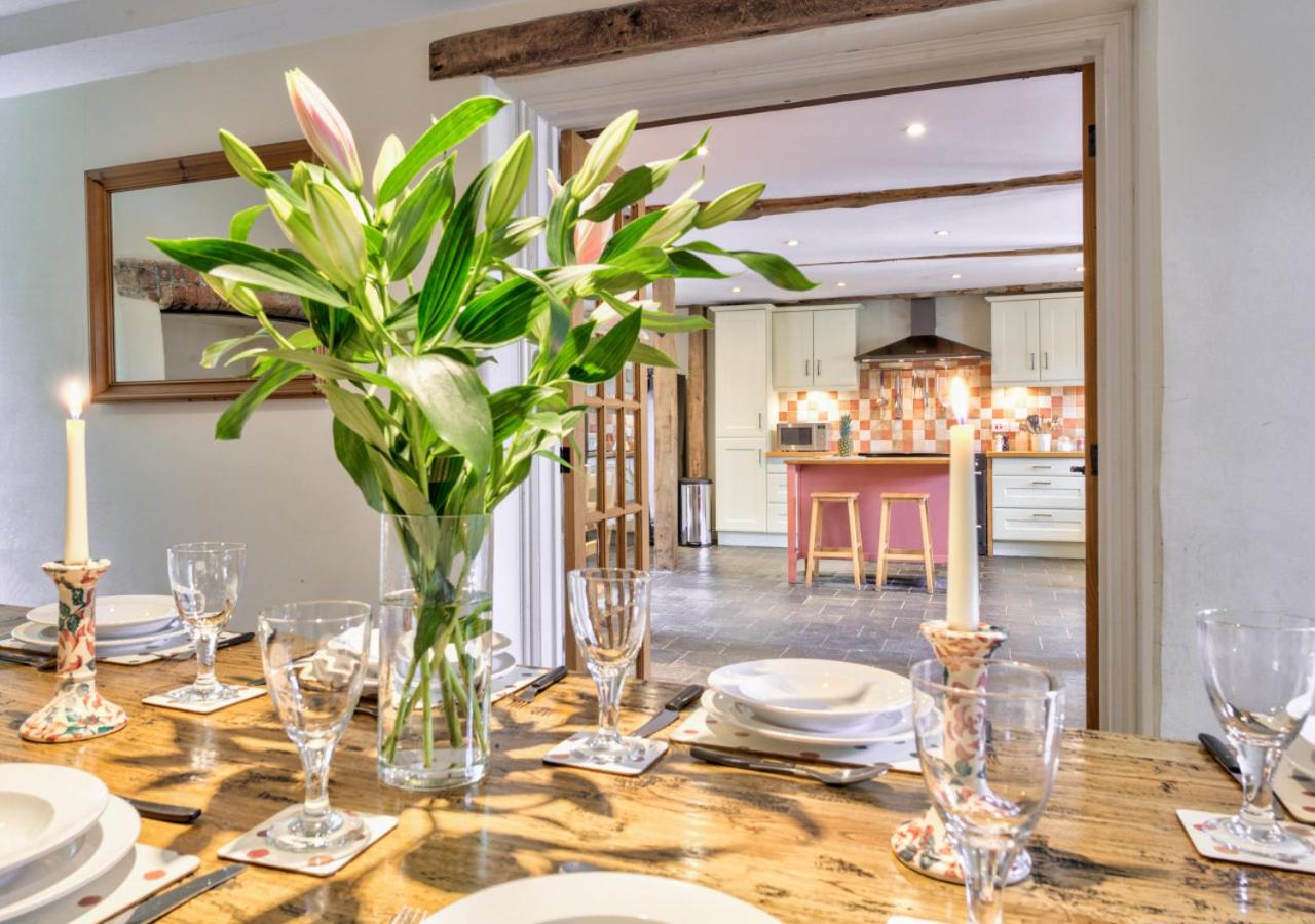 5 Bed in Middle Marwood oc-stepps view 3