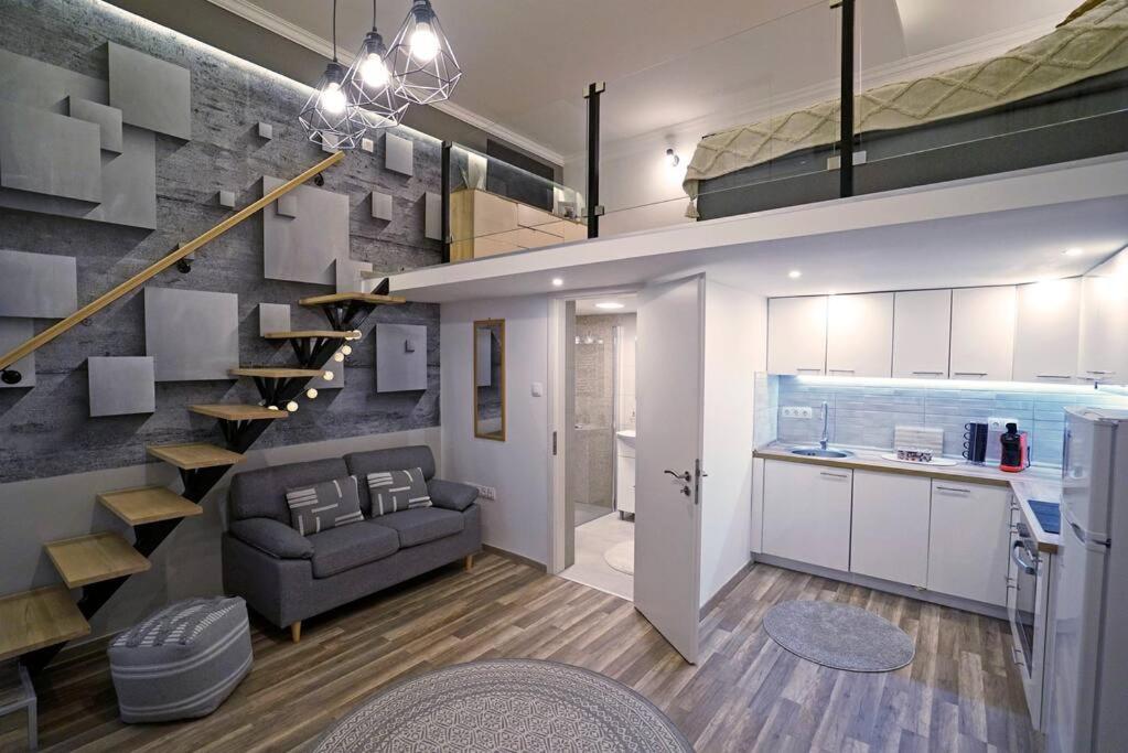 Majestic Central Loft with Two Bedroom by the Synagogue view 3