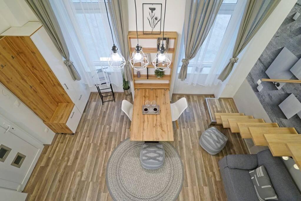 Majestic Central Loft with Two Bedroom by the Synagogue view 5