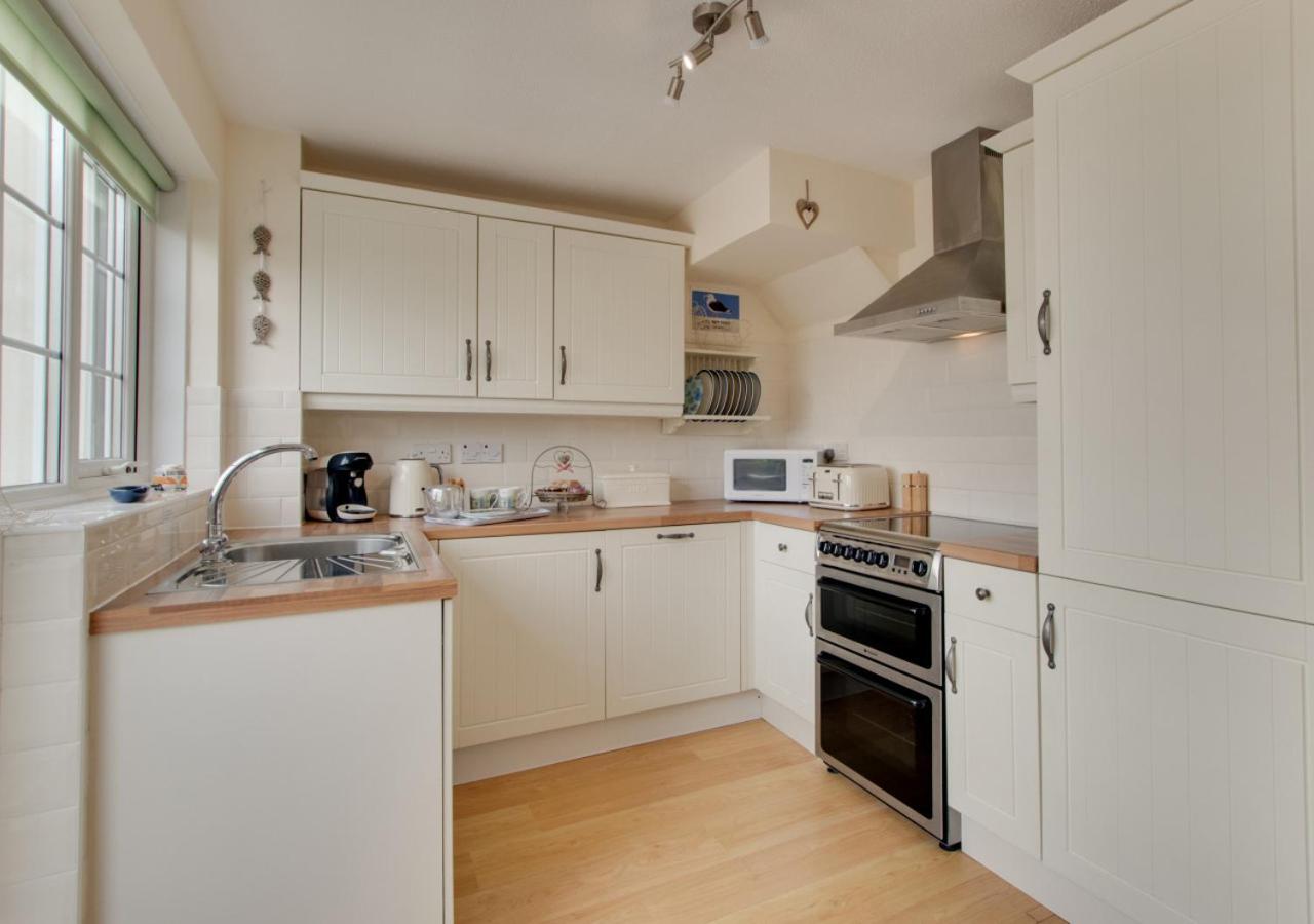 2 Bed in Instow oc-stones