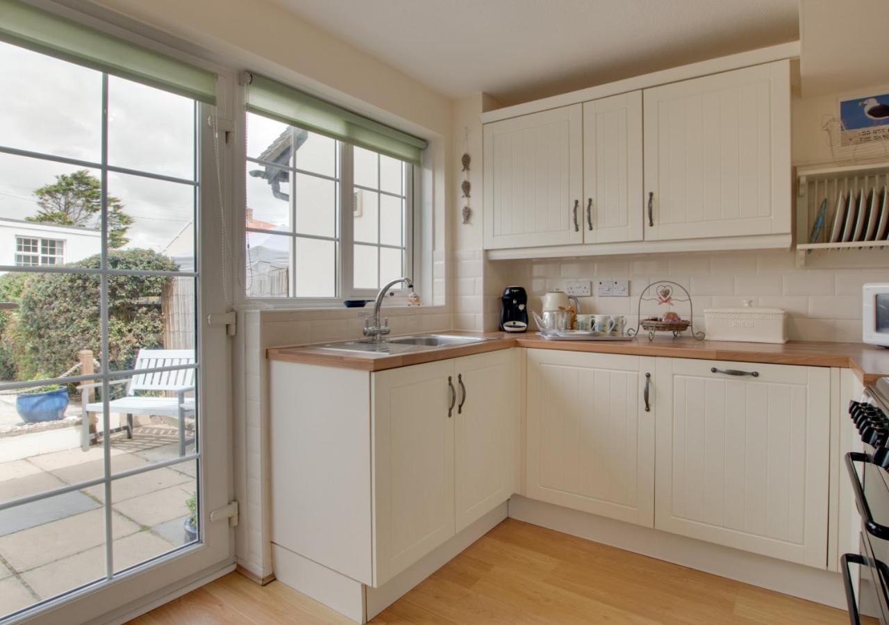 2 Bed in Instow oc-stones