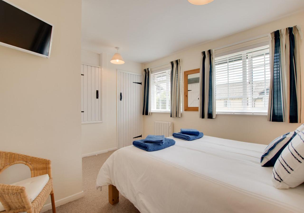 2 Bed in Instow oc-stones