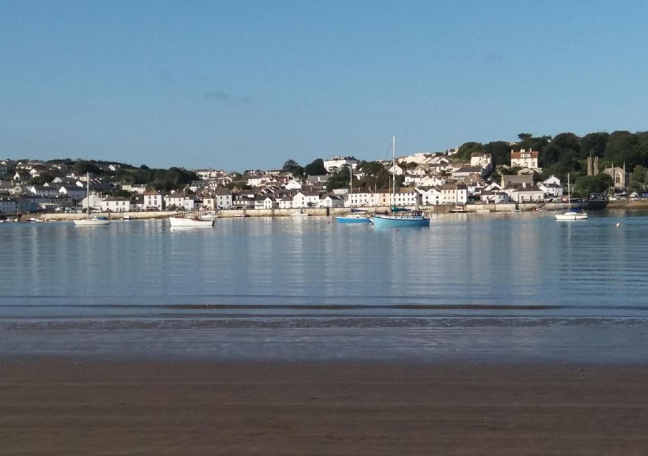 2 Bed in Instow oc-stones