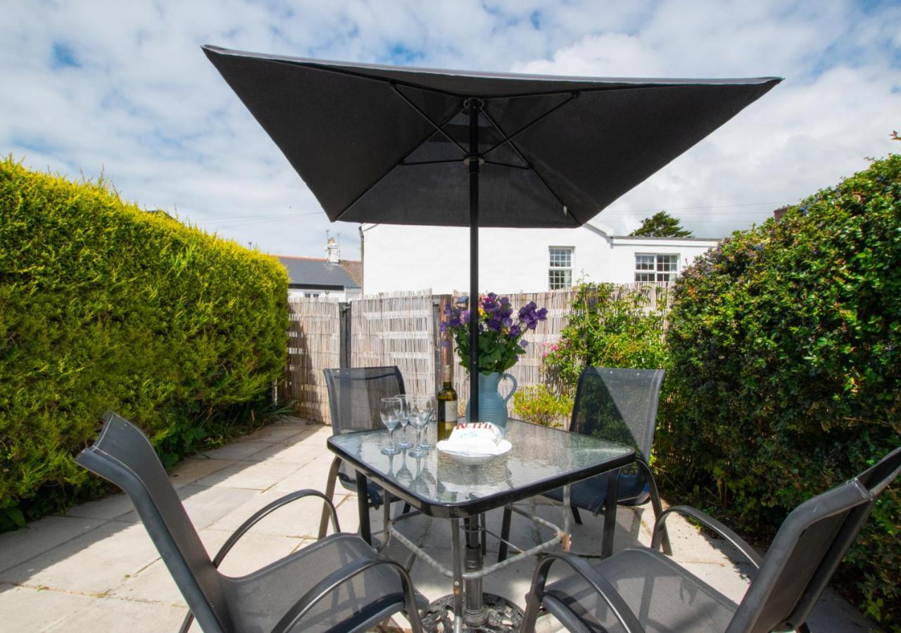 2 Bed in Instow oc-stones