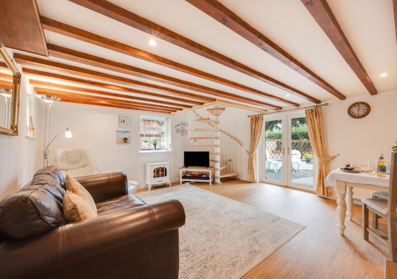 1 Bed in West Putford oc-thymw view 4