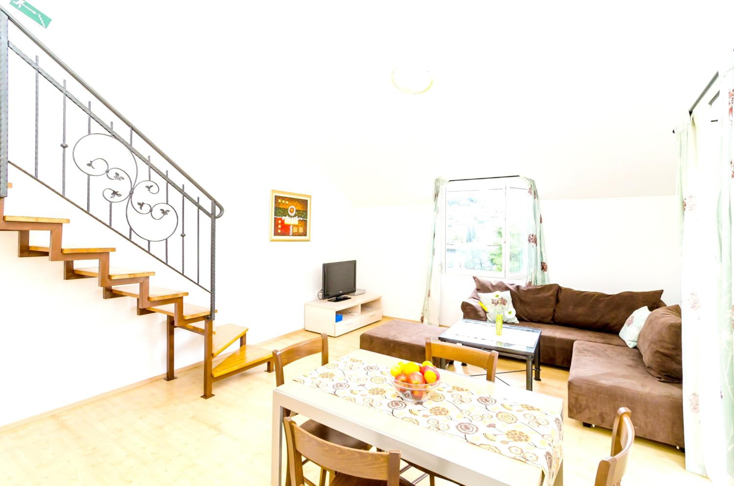 Modern apartment in Dubrovnik, 54 m² with sea and garden view