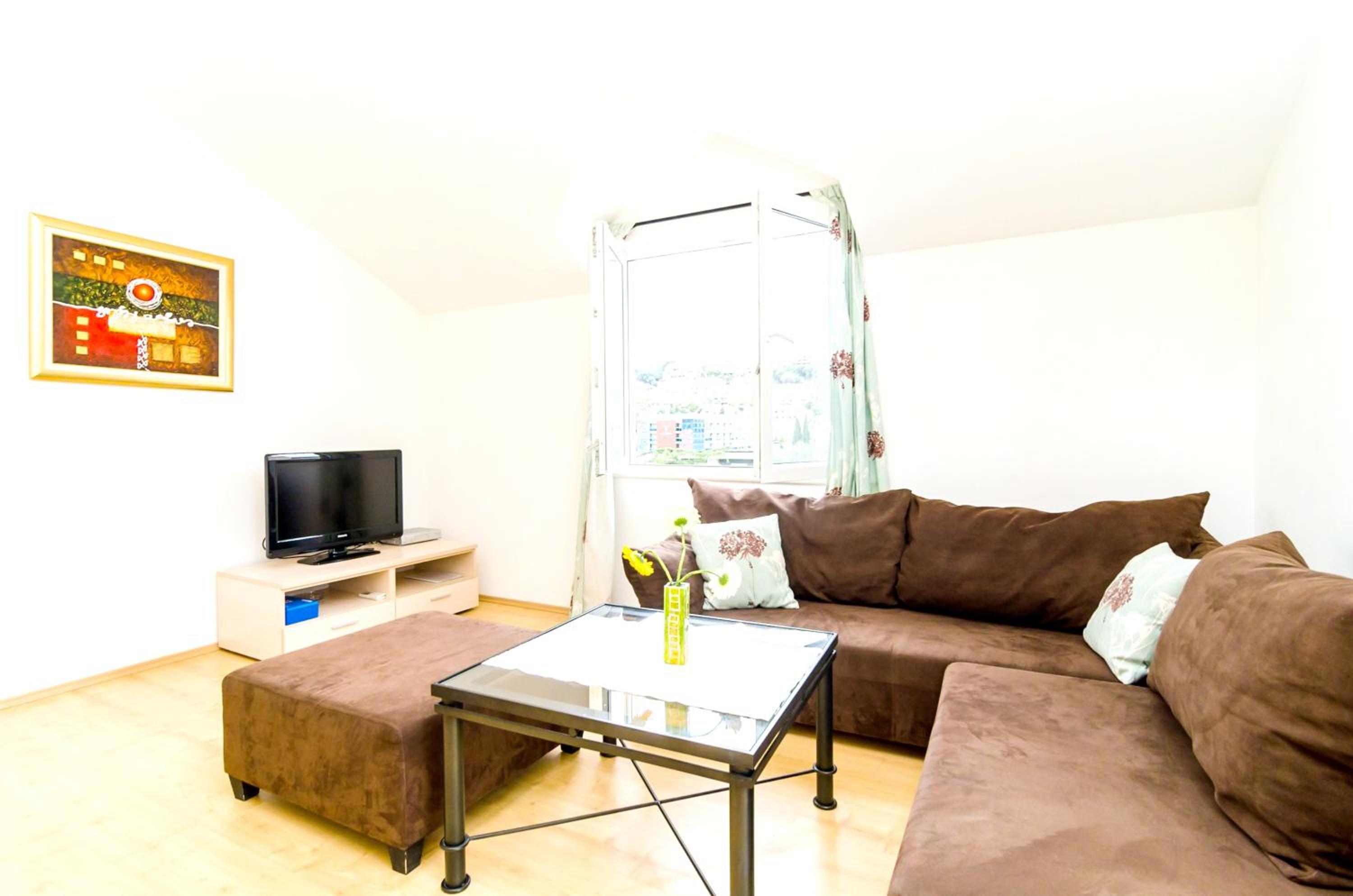 Modern apartment in Dubrovnik, 54 m² with sea and garden view
