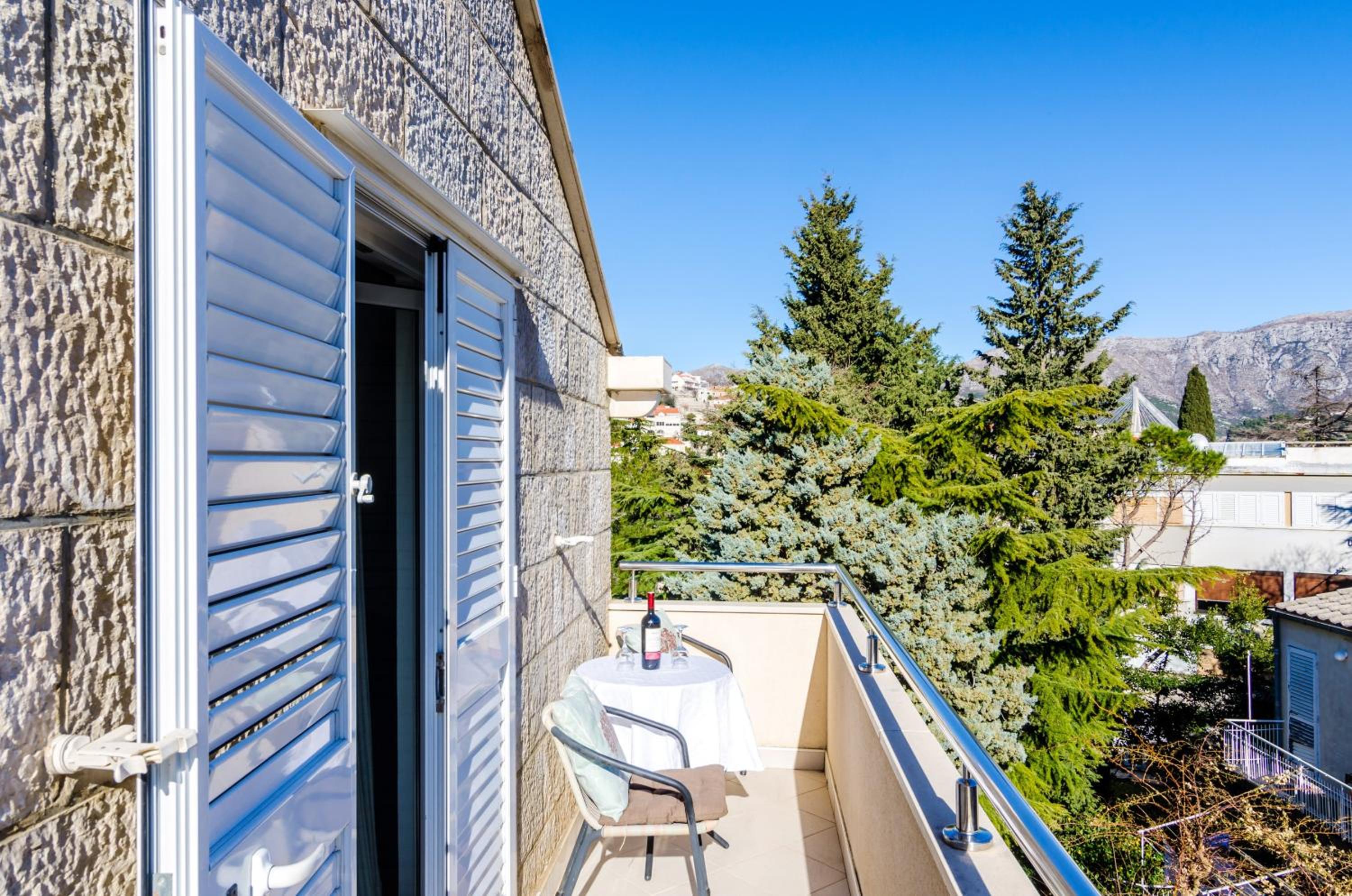 Modern apartment in Dubrovnik, 54 m² with sea and garden view