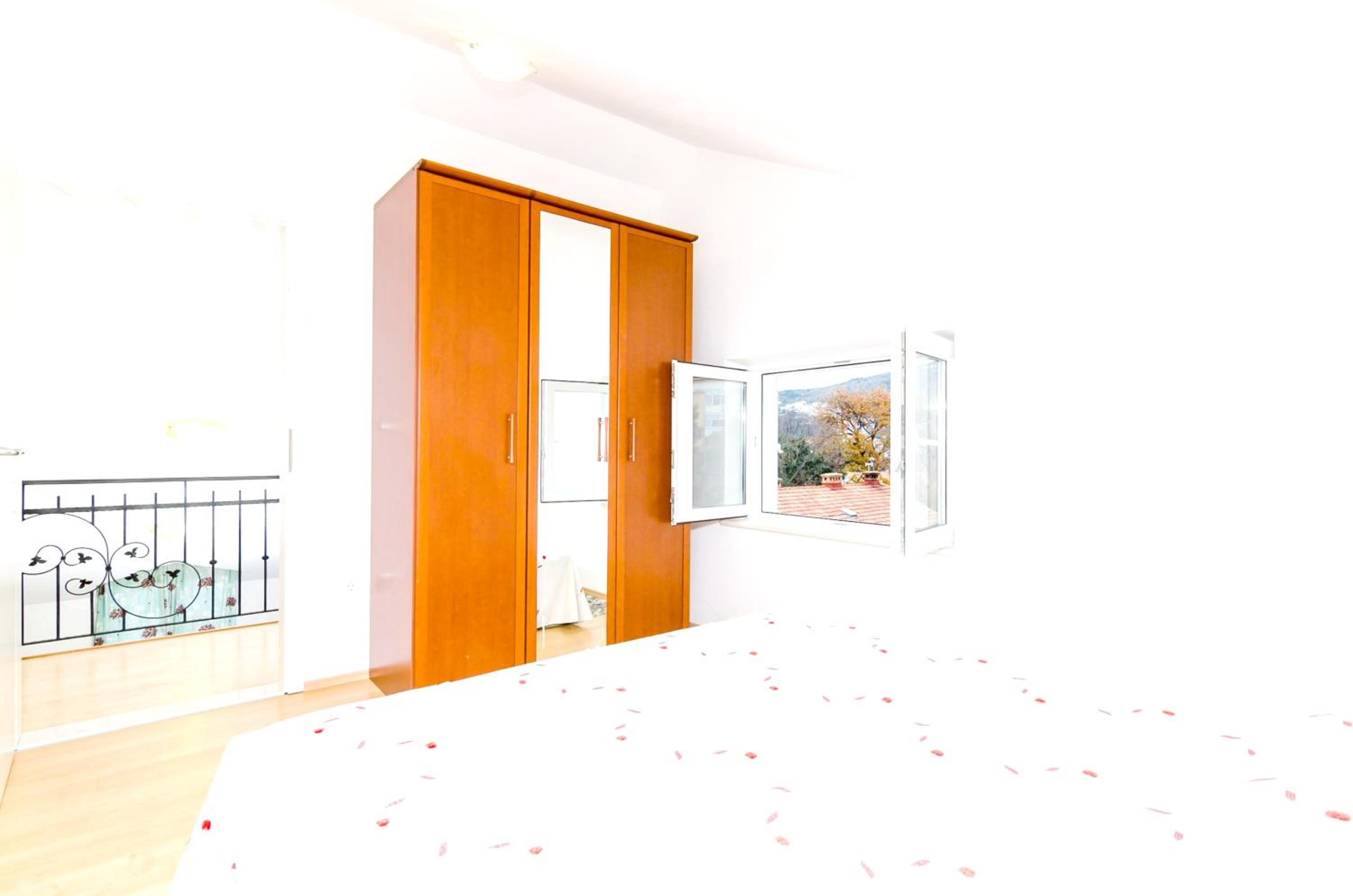 Modern apartment in Dubrovnik, 54 m² with sea and garden view