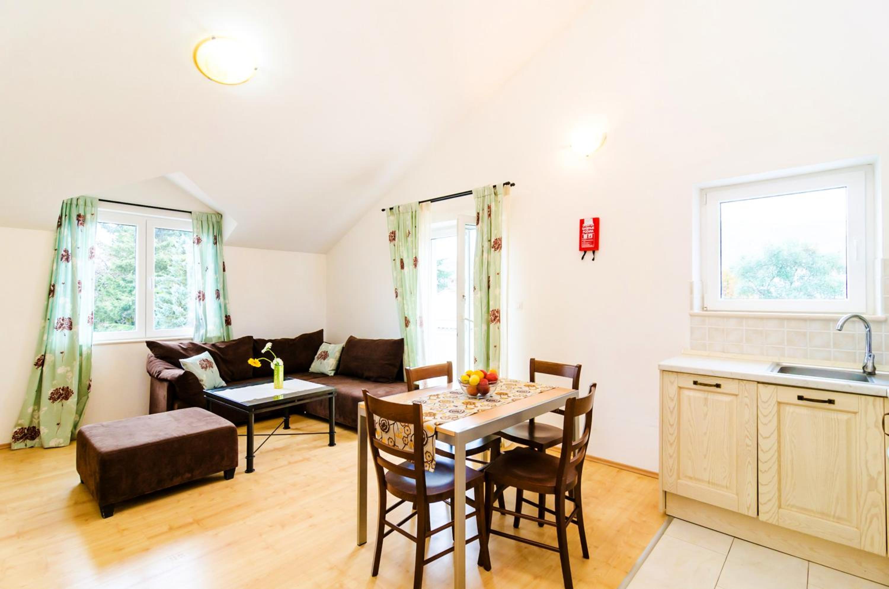 Modern apartment in Dubrovnik, 54 m² with sea and garden view