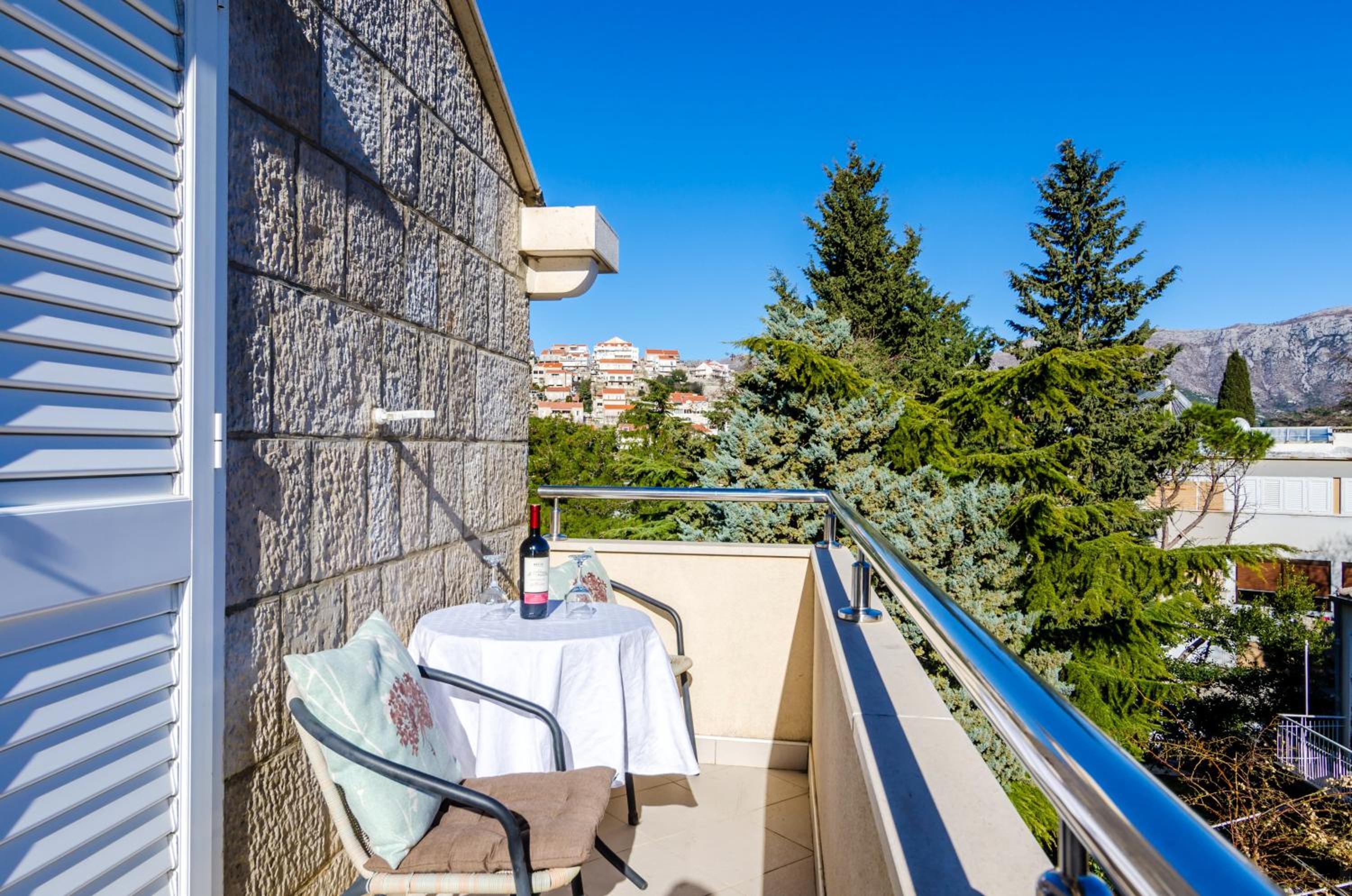 Modern apartment in Dubrovnik, 54 m² with sea and garden view