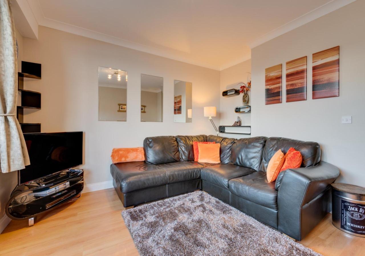 1 Bed in Woolacombe oc-waves view 3