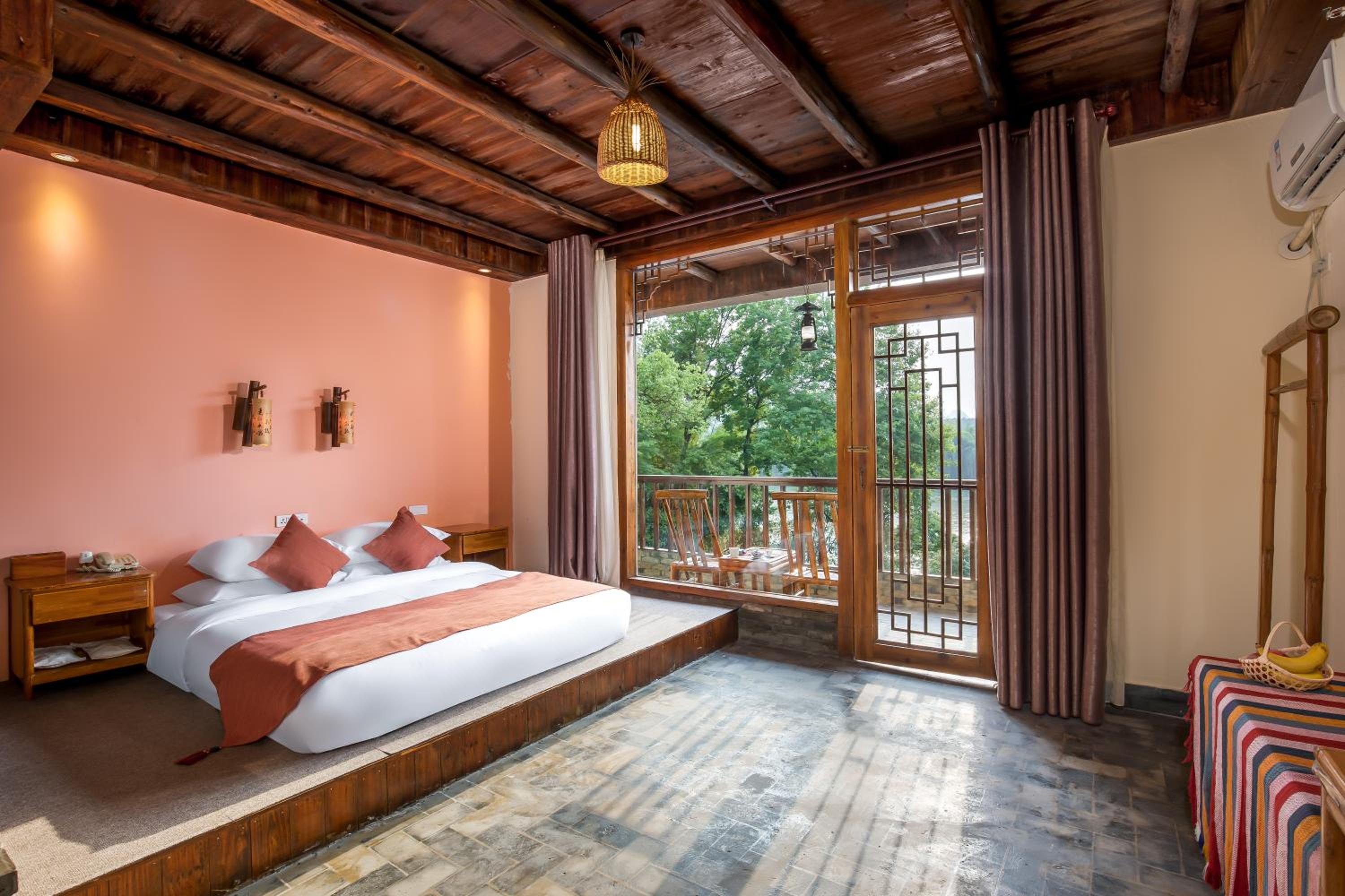 Yangshuo River Lodge Hotel--English speaking team&Swimming pool&Activties organized&Free pick up from Airport or TS over 3 nights