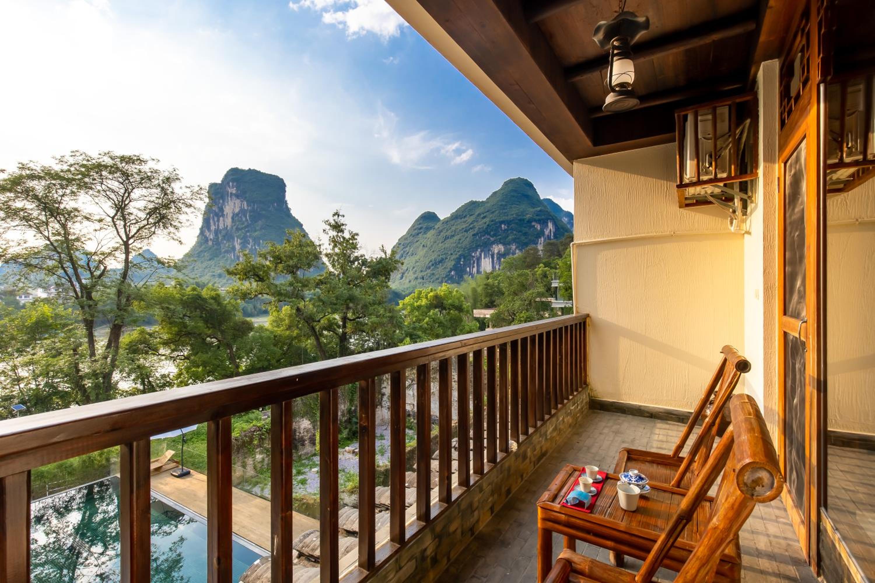Yangshuo River Lodge Hotel--English speaking team&Swimming pool&Activties organized&Free pick up from Airport or TS over 3 nights