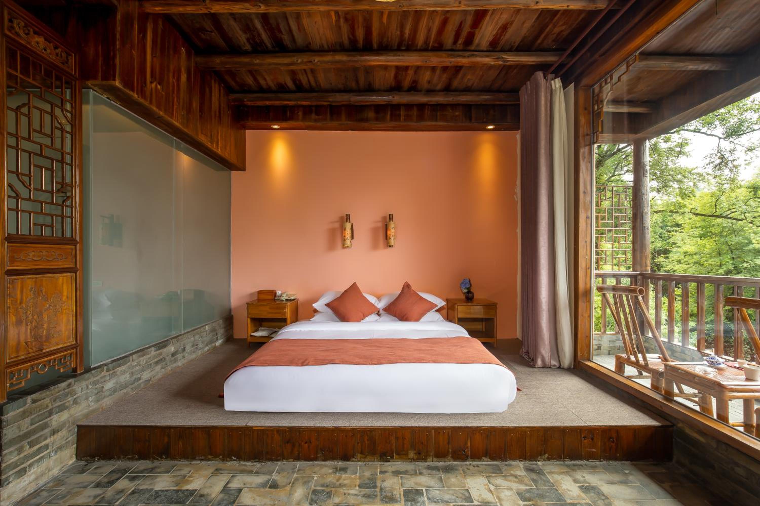 Yangshuo River Lodge Hotel--English speaking team&Swimming pool&Activties organized&Free pick up from Airport or TS over 3 nights