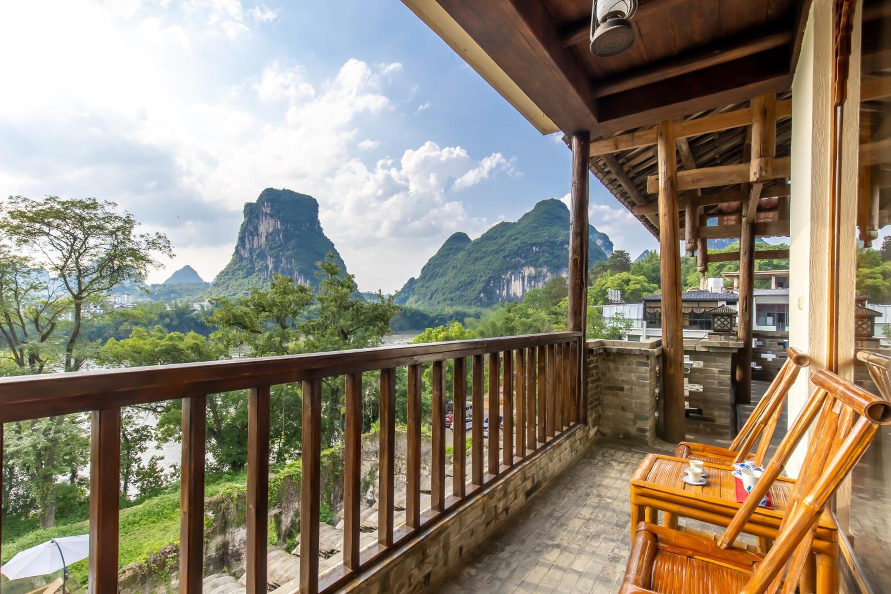 Yangshuo River Lodge Hotel--English speaking team&Swimming pool&Activties organized&Free pick up from Airport or TS over 3 nights