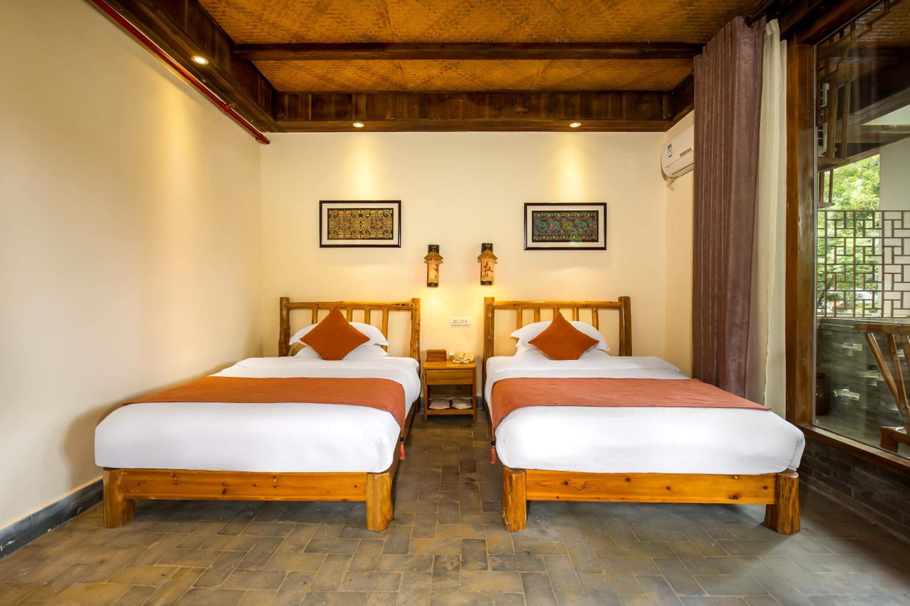 Yangshuo River Lodge Hotel--English speaking team&Swimming pool&Activties organized&Free pick up from Airport or TS over 3 nights