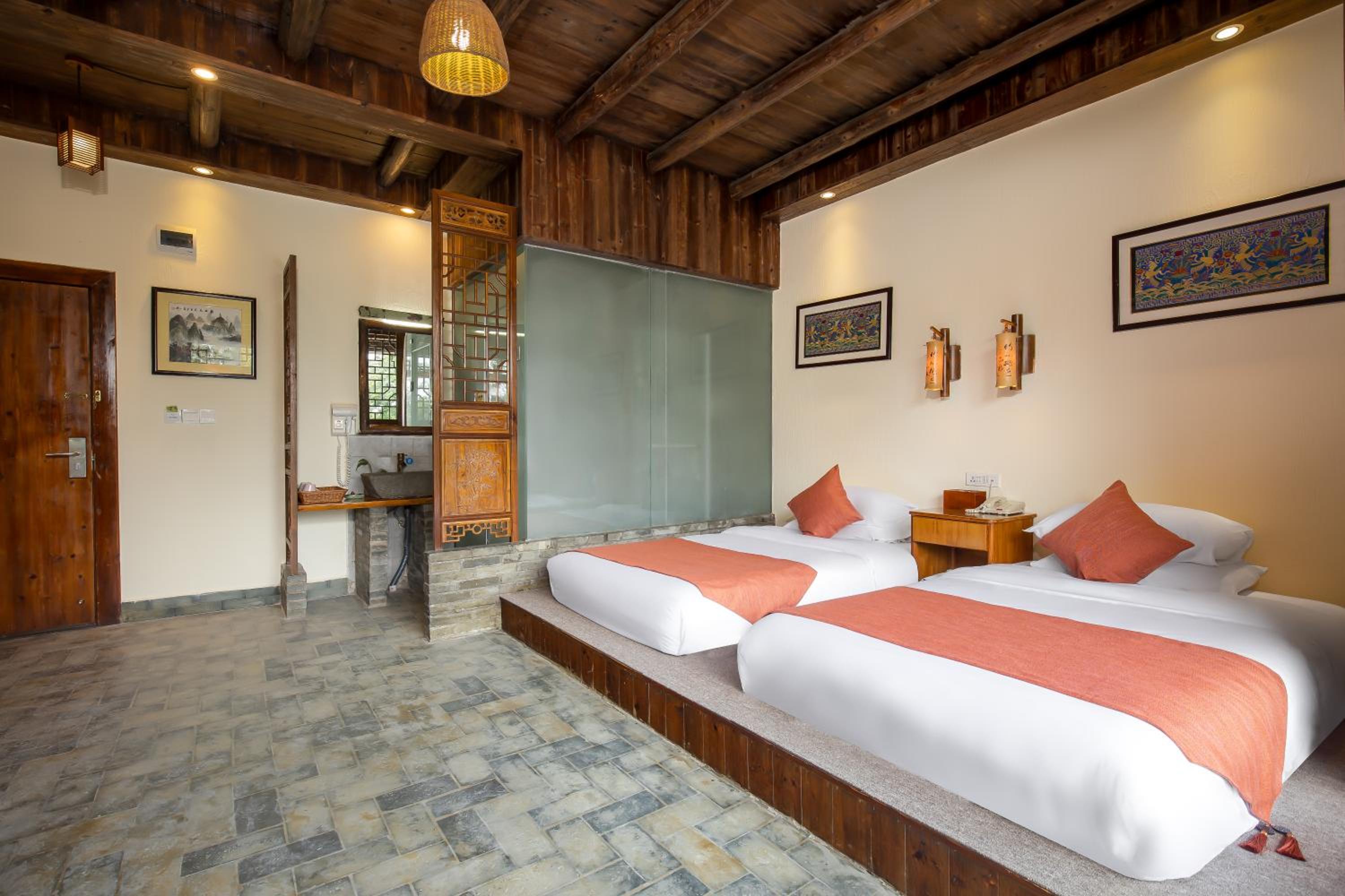 Yangshuo River Lodge Hotel--English speaking team&Swimming pool&Activties organized&Free pick up from Airport or TS over 3 nights