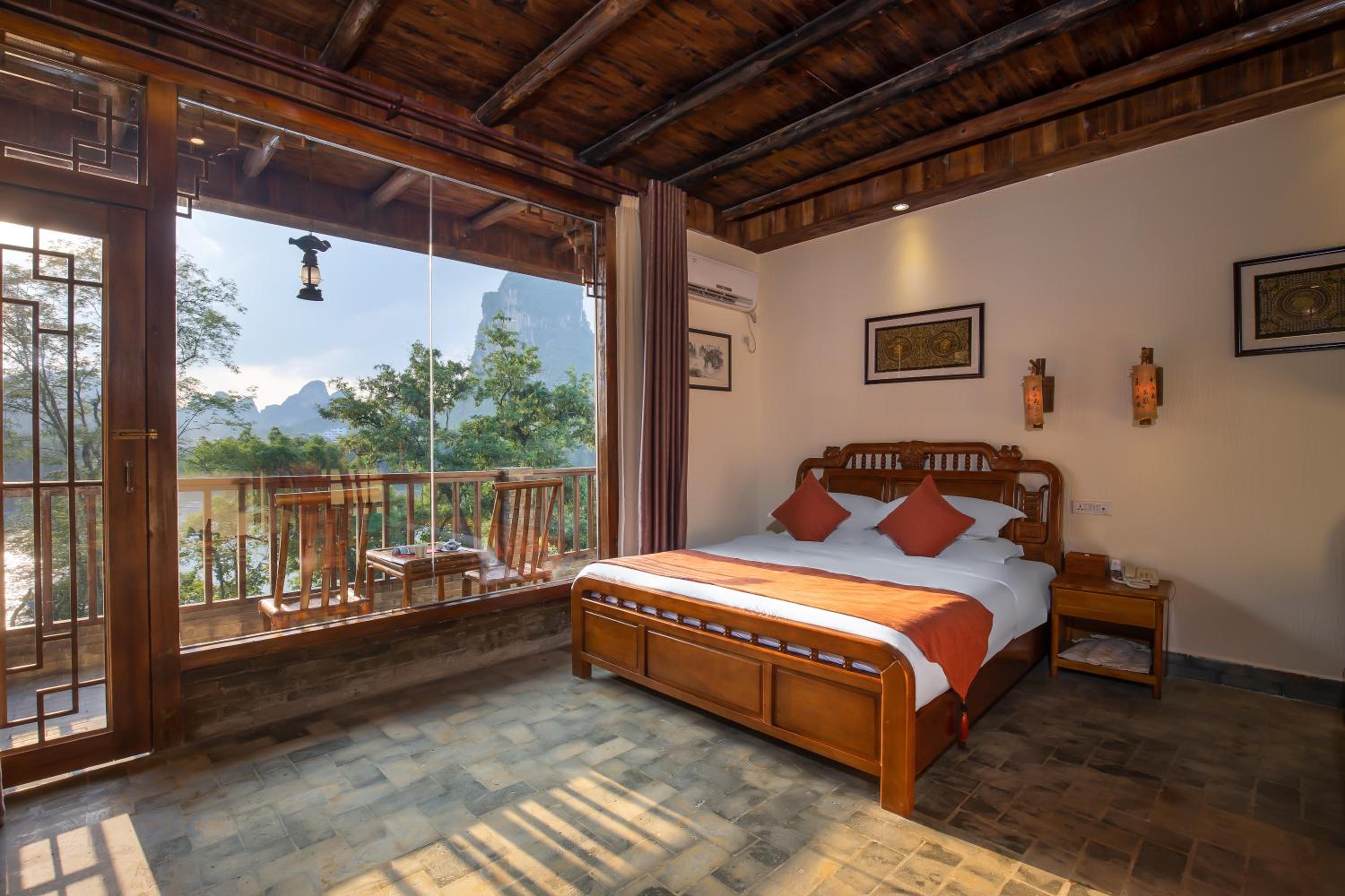 Yangshuo River Lodge Hotel--English speaking team&Swimming pool&Activties organized&Free pick up from Airport or TS over 3 nights