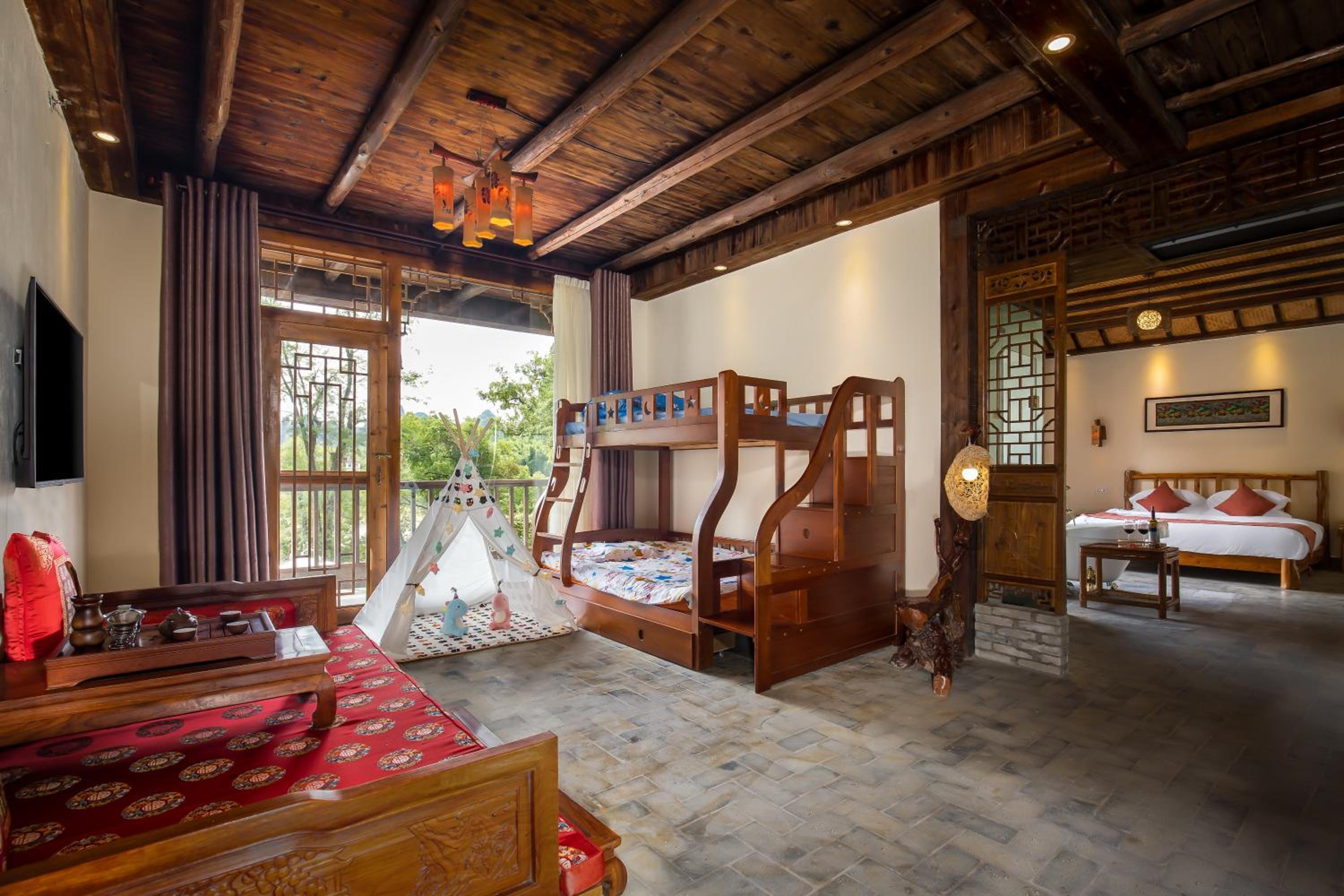 Yangshuo River Lodge Hotel--English speaking team&Swimming pool&Activties organized&Free pick up from Airport or TS over 3 nights