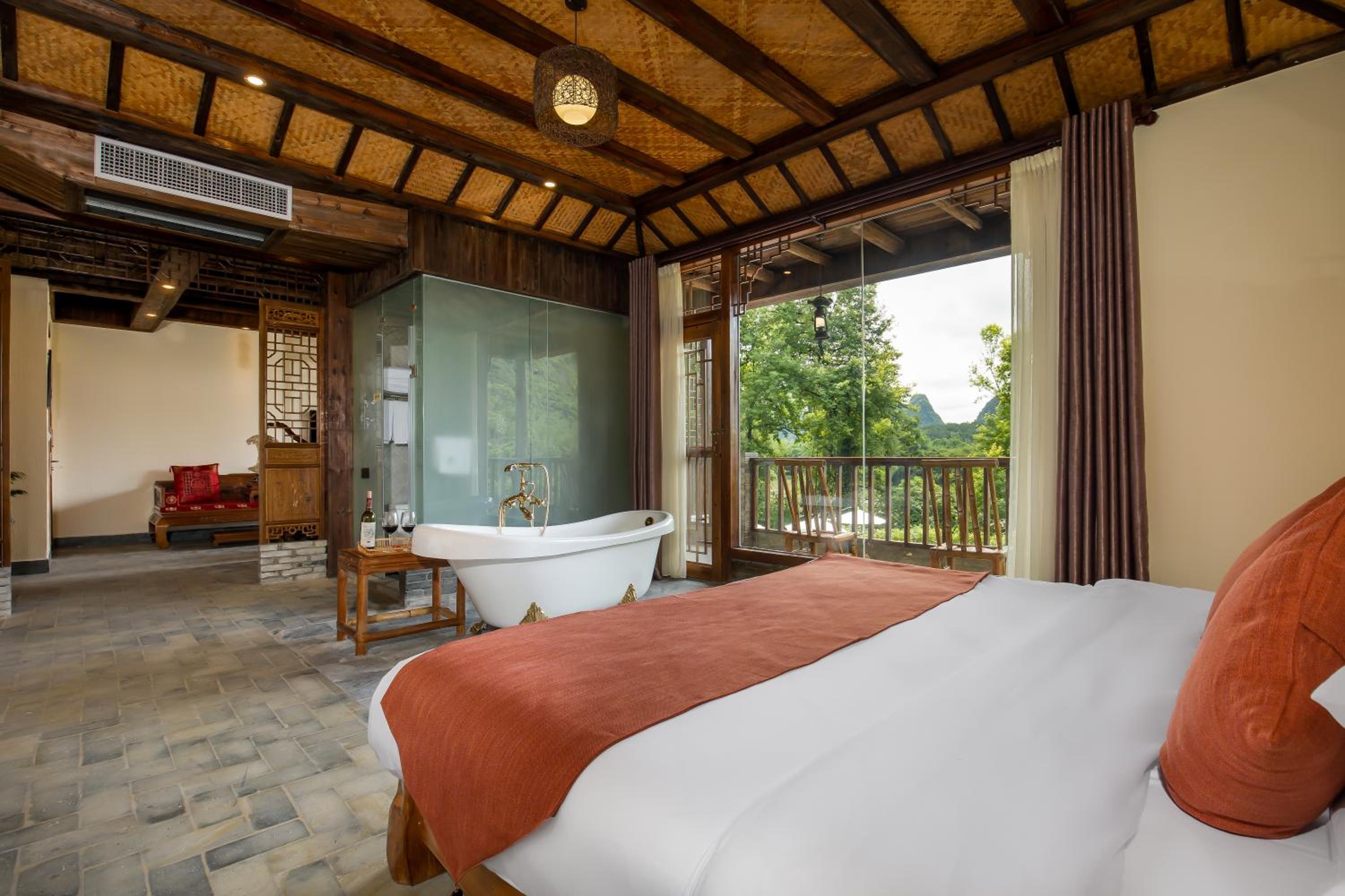 Yangshuo River Lodge Hotel--English speaking team&Swimming pool&Activties organized&Free pick up from Airport or TS over 3 nights