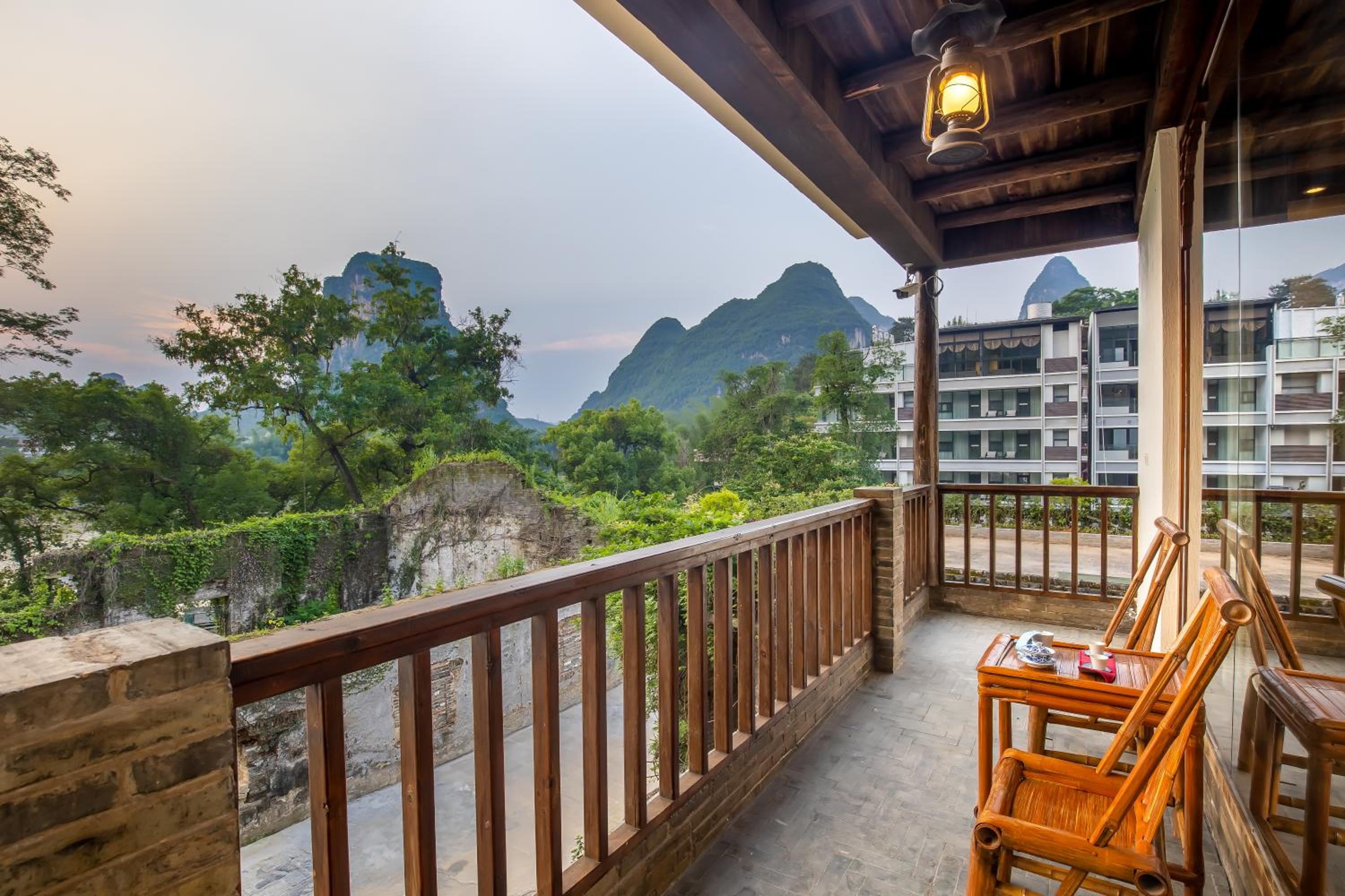 Yangshuo River Lodge Hotel--English speaking team&Swimming pool&Activties organized&Free pick up from Airport or TS over 3 nights