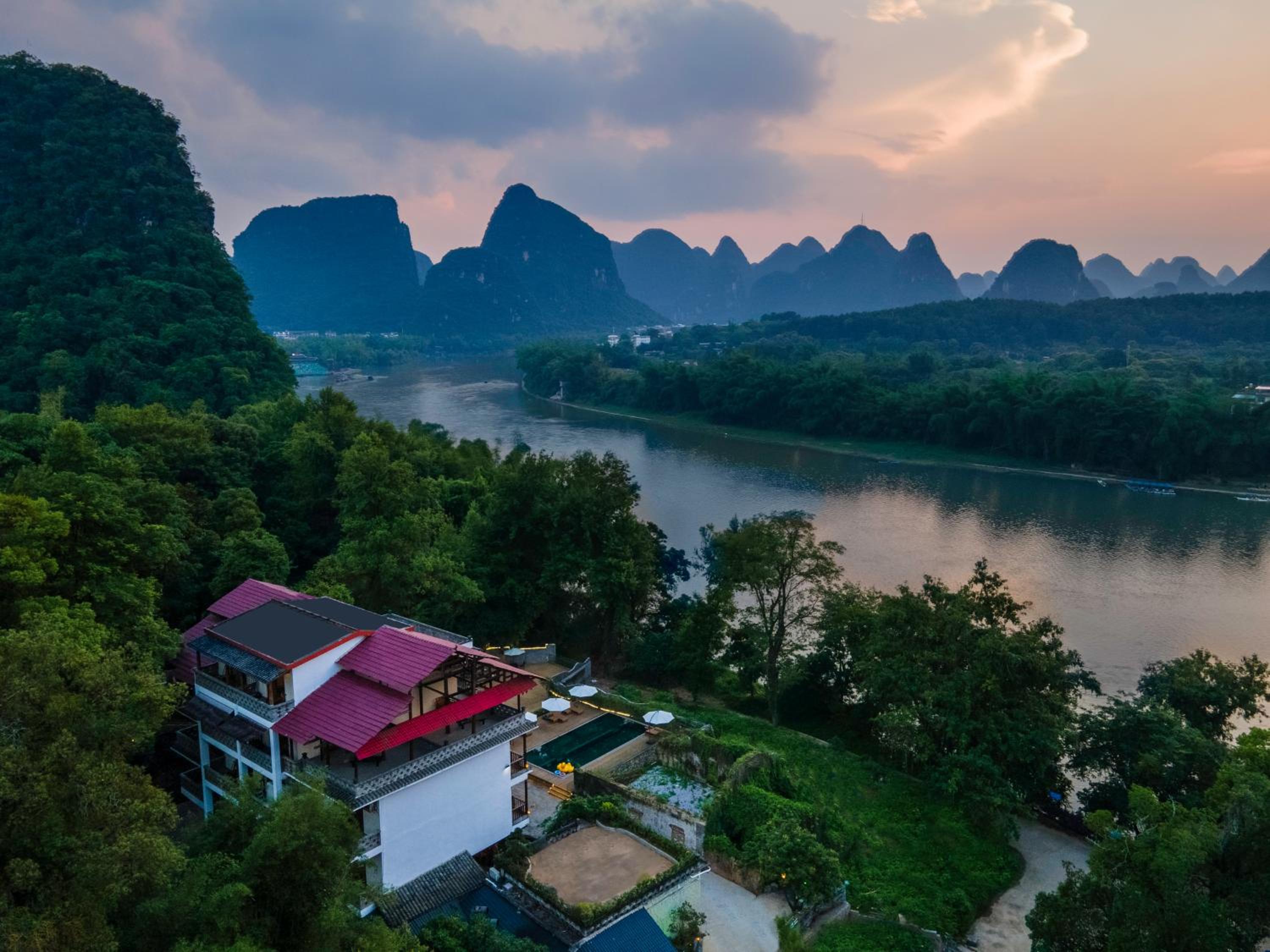Yangshuo River Lodge Hotel - Airport or TS Free pick up over 3 nights