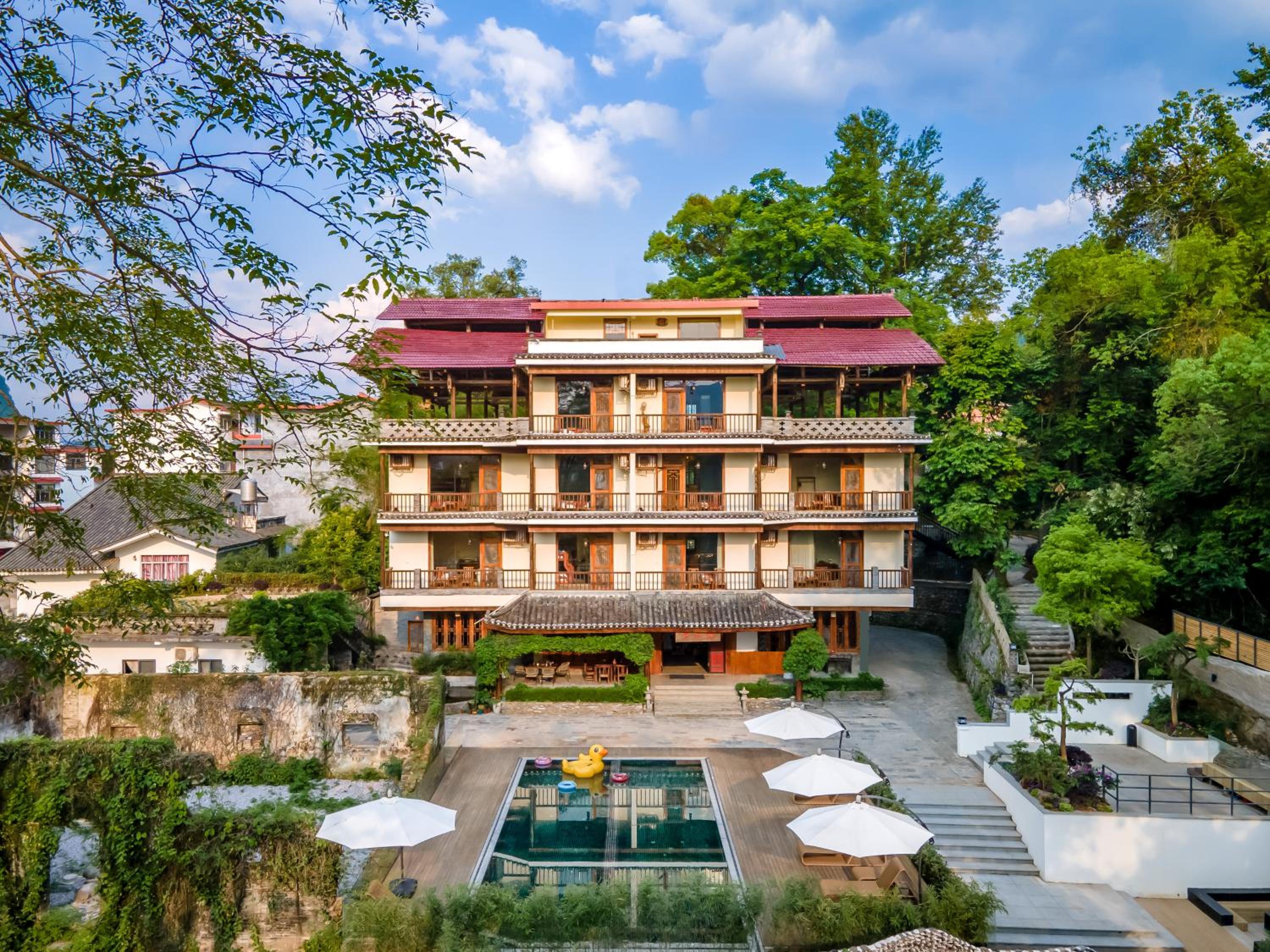 Yangshuo River Lodge Hotel--English speaking team&Swimming pool&Activties organized&Free pick up from Airport or TS over 3 nights