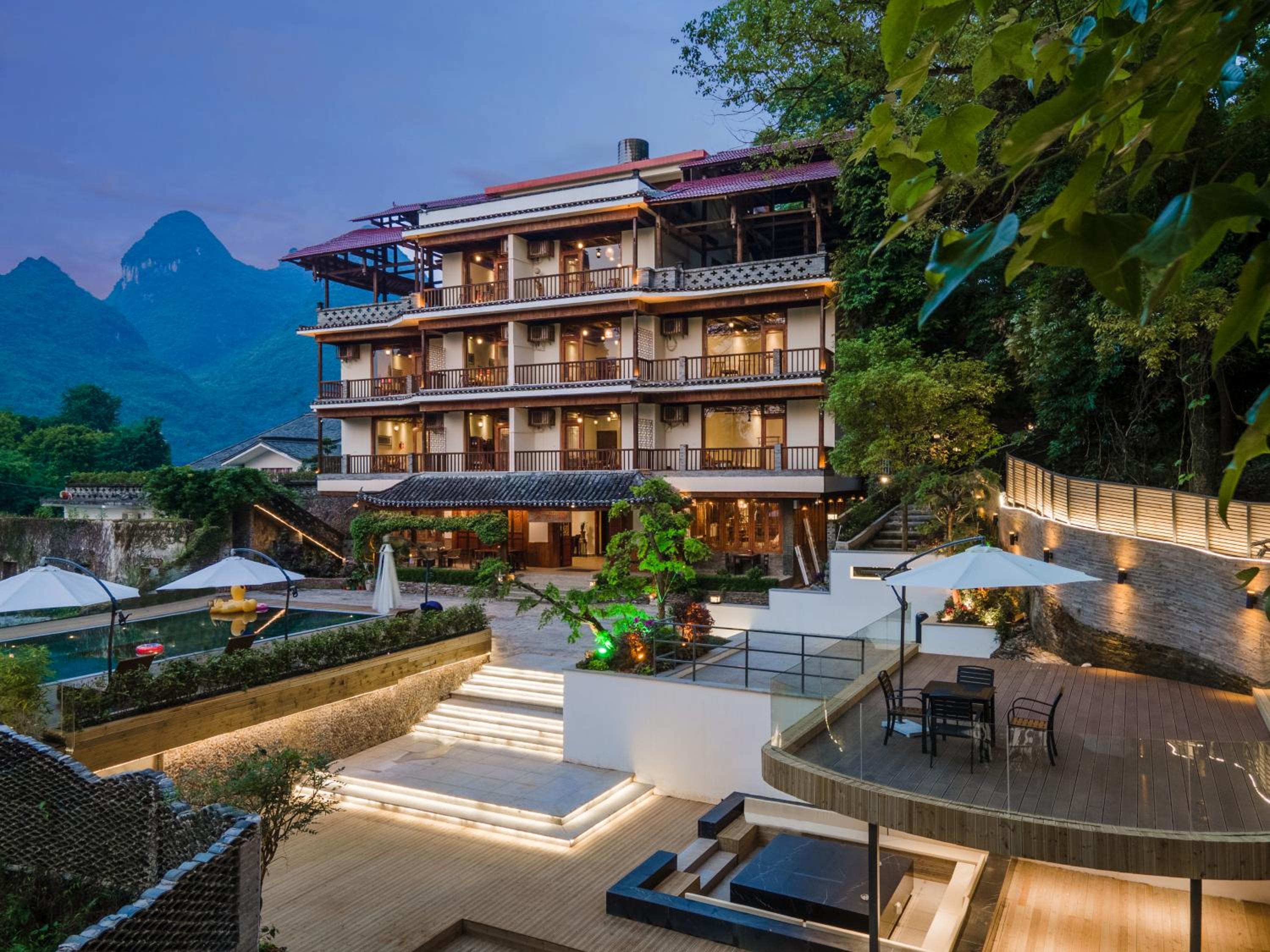 Yangshuo River Lodge Hotel--English speaking team&Swimming pool&Activties organized&Free pick up from Airport or TS over 3 nights