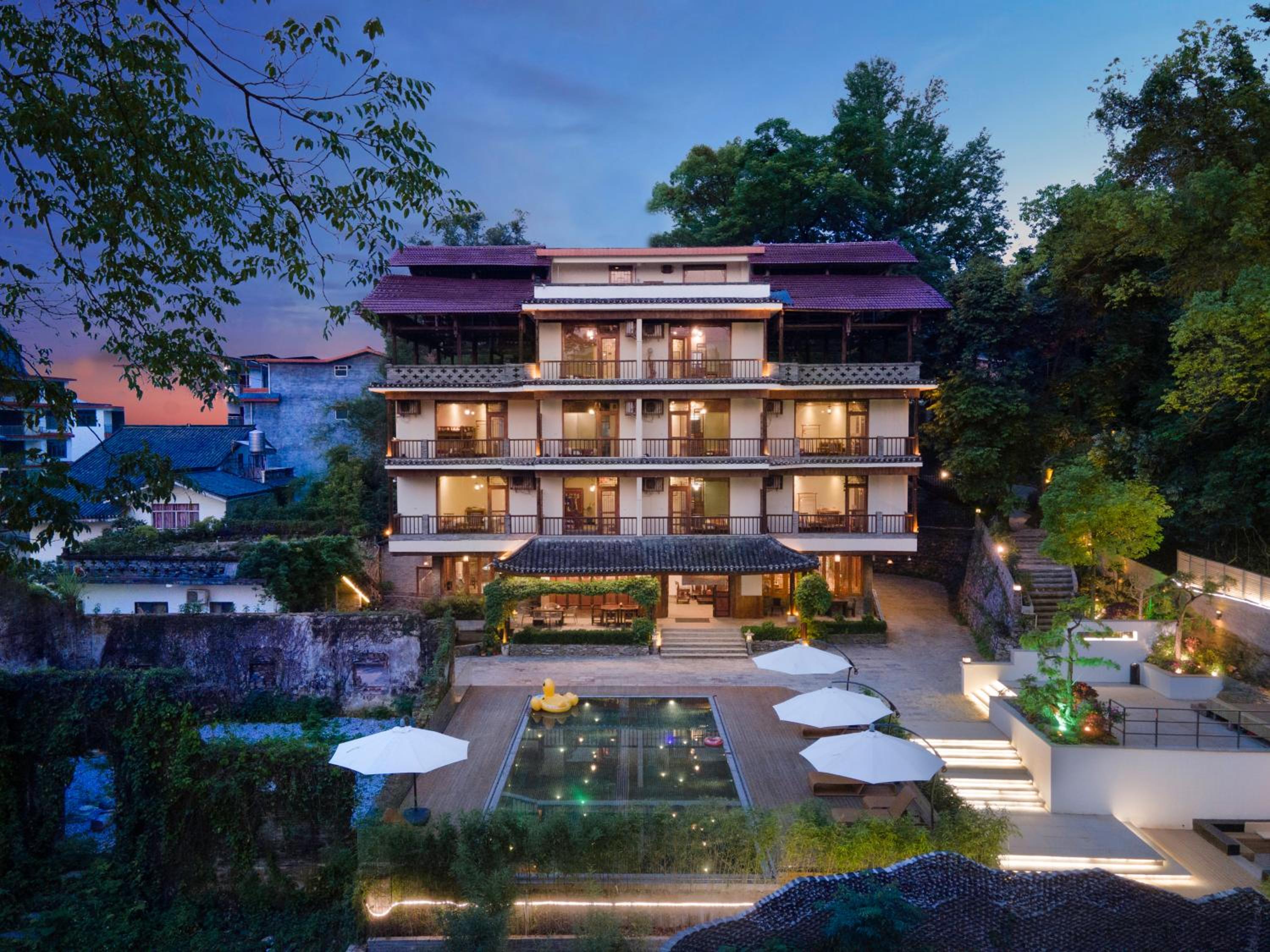 Yangshuo River Lodge Hotel--English speaking team&Swimming pool&Activties organized&Free pick up from Airport or TS over 3 nights