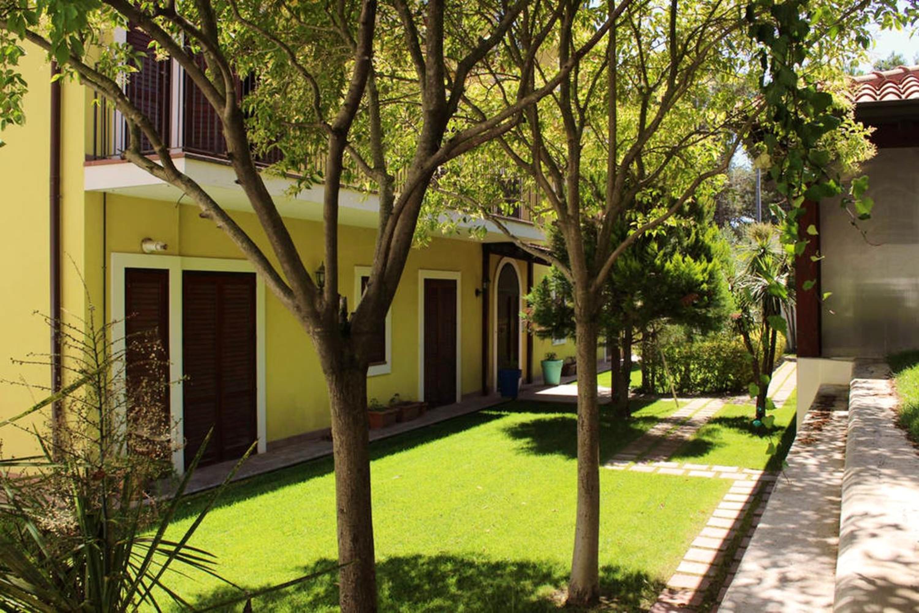 Cozy Apartment in Nicolosi 52m² garden view 2
